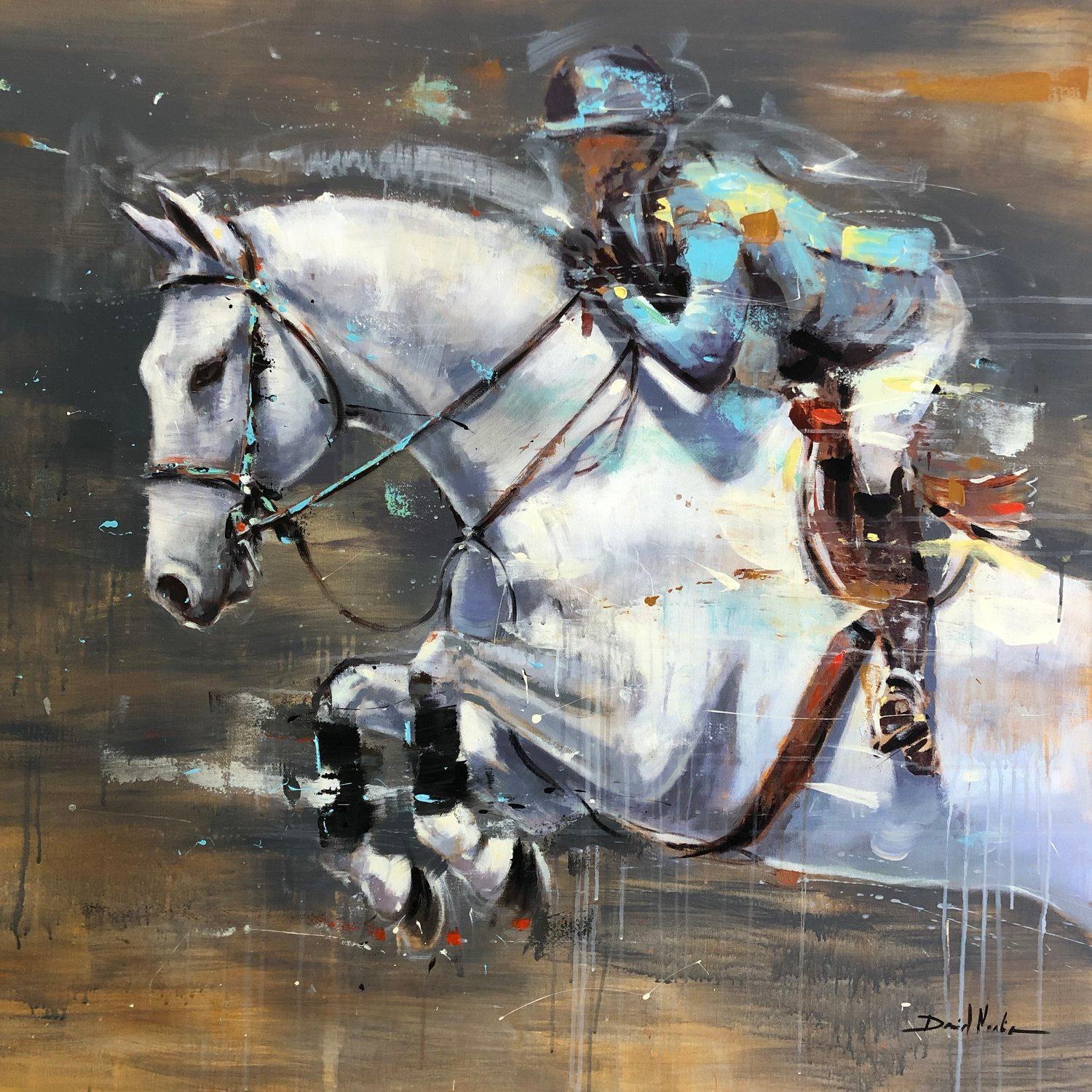 Cette œuvre colorée, "Jumping in White", est une peinture à l'huile équine sur toile de 40x40 représentant un cheval blanc à mi-saut lors d'une compétition de saut d'obstacles. Des roses, des violets et des bleus éclatants dansent autour des
