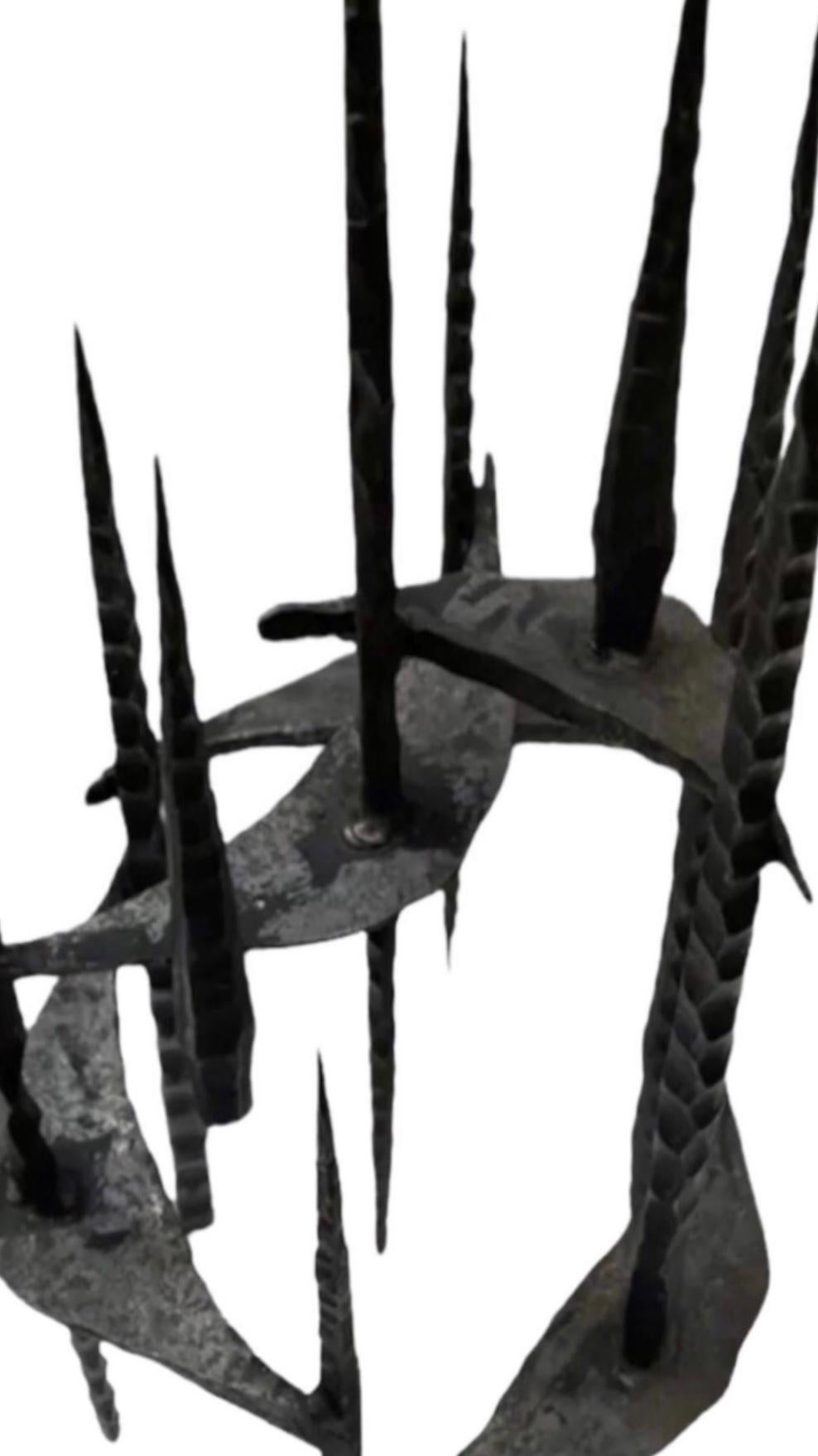 Israeliano David Palumbo Enorme icona del Mid Century Modern Brutalist Menorah in ferro forgiato a mano in vendita