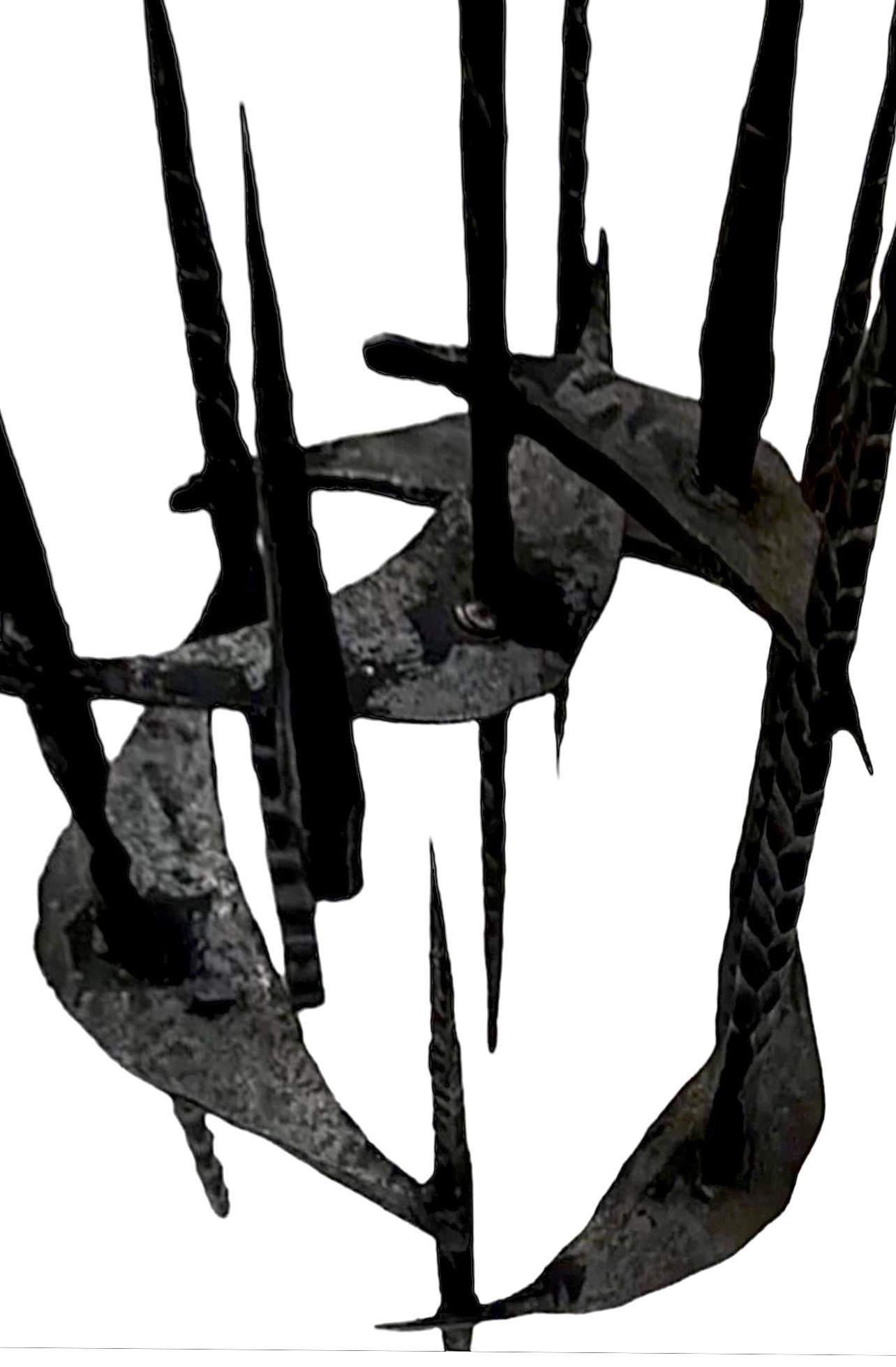 Forgiato David Palumbo Enorme icona del Mid Century Modern Brutalist Menorah in ferro forgiato a mano in vendita