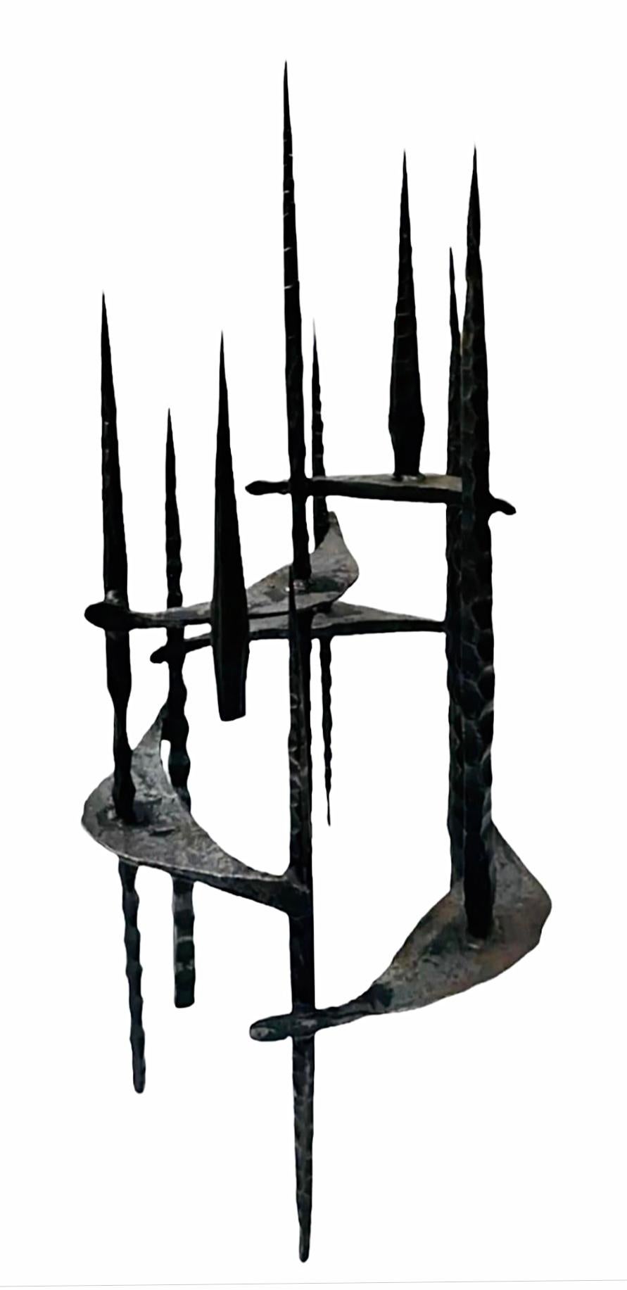 XX secolo David Palumbo Enorme icona del Mid Century Modern Brutalist Menorah in ferro forgiato a mano in vendita