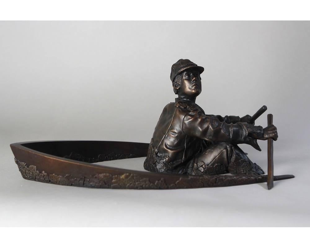 Figurative Sculpture David Phelps - "Rameur" sculpture en bronze en deux parties d'un homme dans une barque