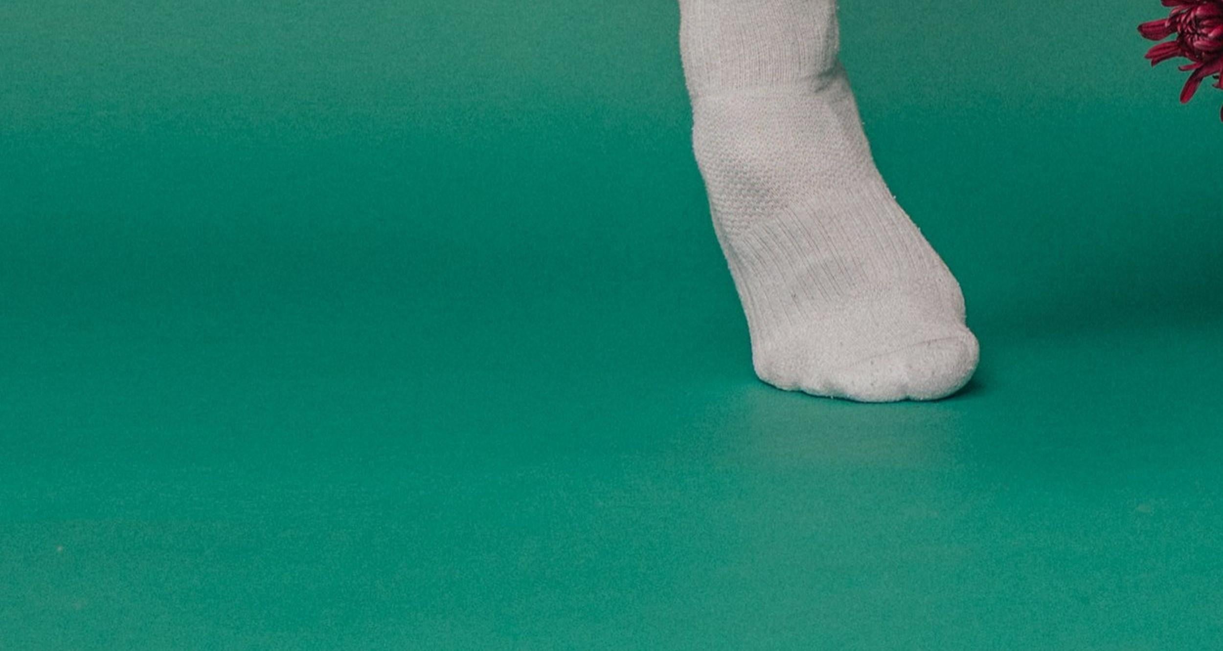 Pieds avec fleurs deux (drôle, fantaisiste, vibrant, sarcelle, 38% DE RÉDUCTION - TEMPS LIMITÉ) en vente 2