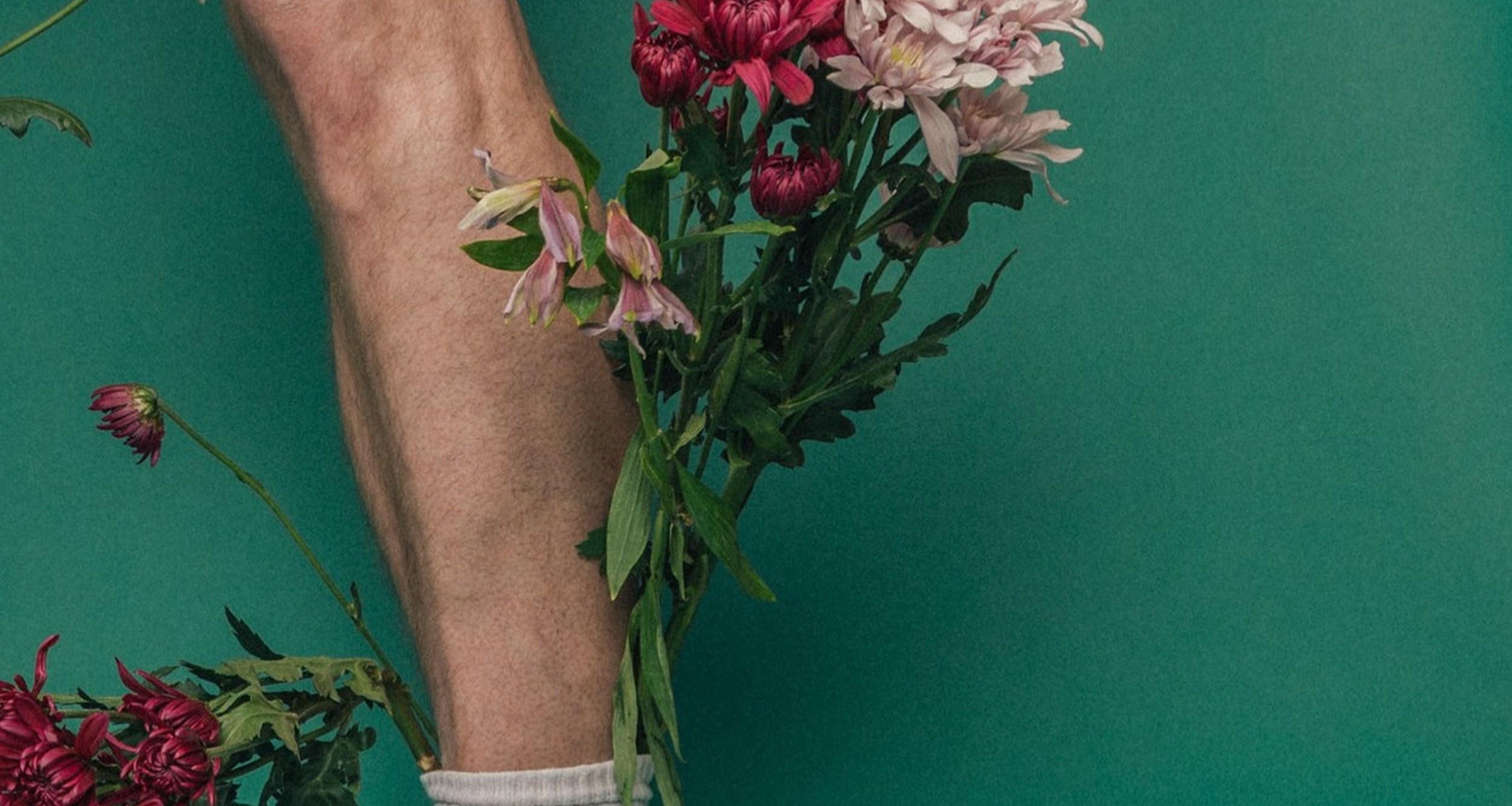 Pieds avec fleurs deux (drôle, fantaisiste, vibrant, sarcelle, 38% DE RÉDUCTION - TEMPS LIMITÉ) en vente 4