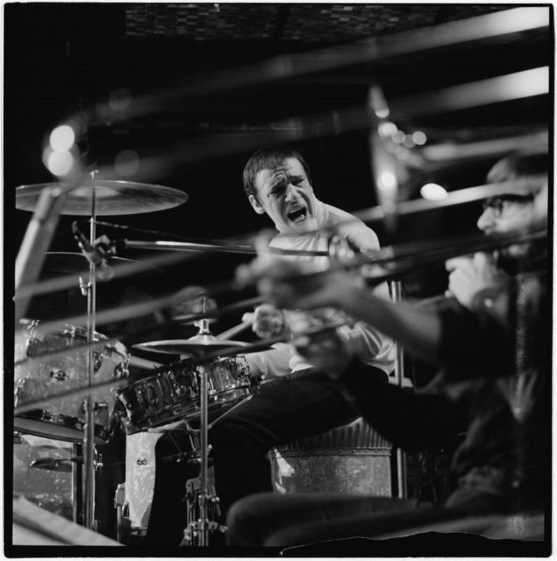 "Buddy Rich" de David Redfern

Buddy Rich, noviembre de 1969 Ronnie Scotts.

Sin enmarcar
Tamaño del papel: 40" x 40'' (pulgadas)
Impreso 2022 
Impresión en fibra de gelatina de plata