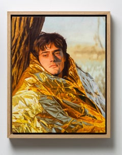 "Contra el roble", retrato contemporáneo de figura con manta de emergencia