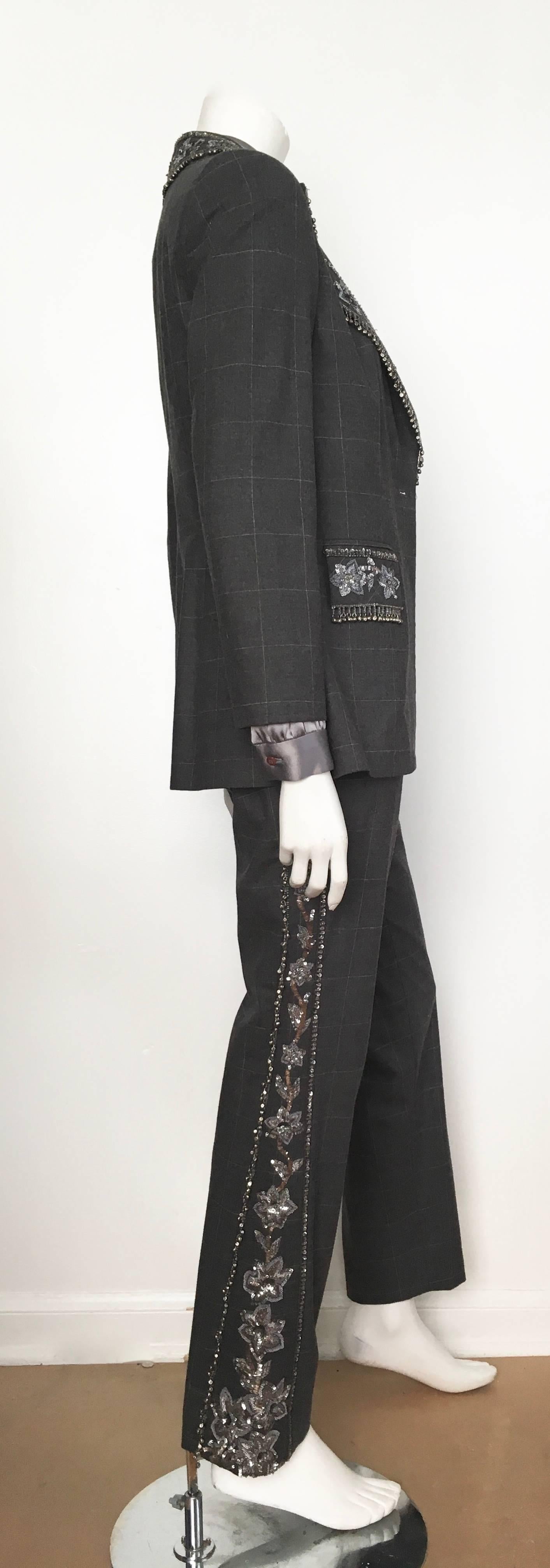David Rodriguez Grey Beaded Pant Suit with Silk Blouse Size 8. In Excellent Condition For Sale In Atlanta, GA