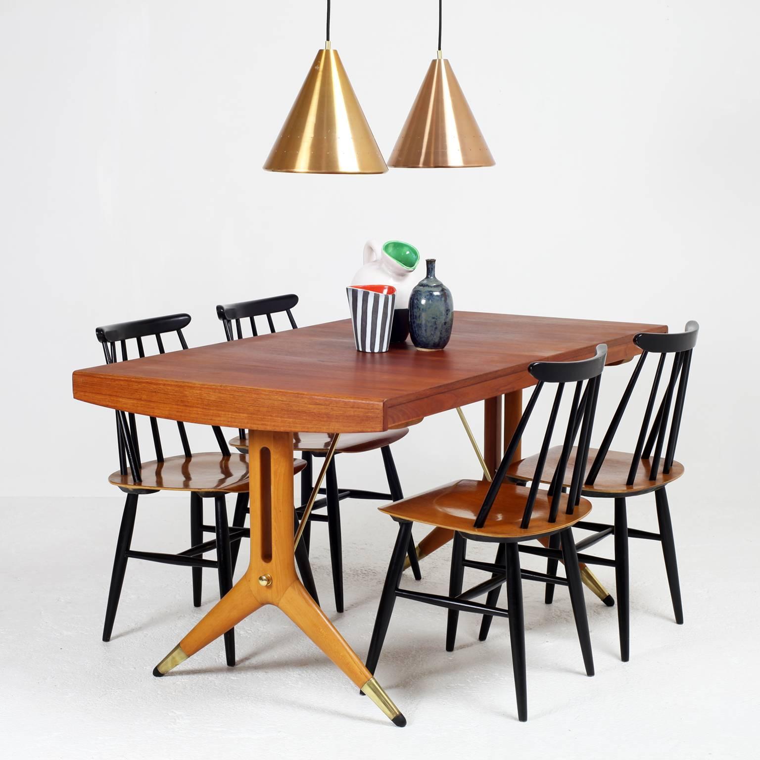 Very chic dining table designed by David Rosen for Nordiska Kompaniet, Sweden in the 1950s. Beech base with brass details and teak top. Two extensions : length: 146 cm up to 236 cm.