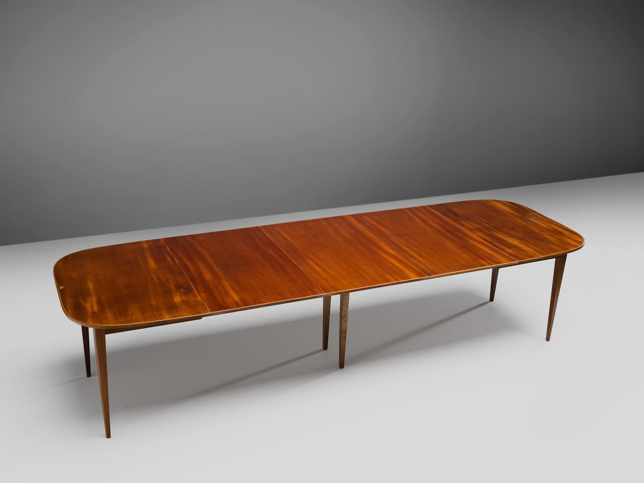 David Rosén for Nordiska Kompaniet, extremely wide extendable dining table, mahogany, Sweden, 1950s

This extendable dining table is highly elegant, due to the thin top and smoothly tapered legs. The rectangular shape has rounded corners and a
