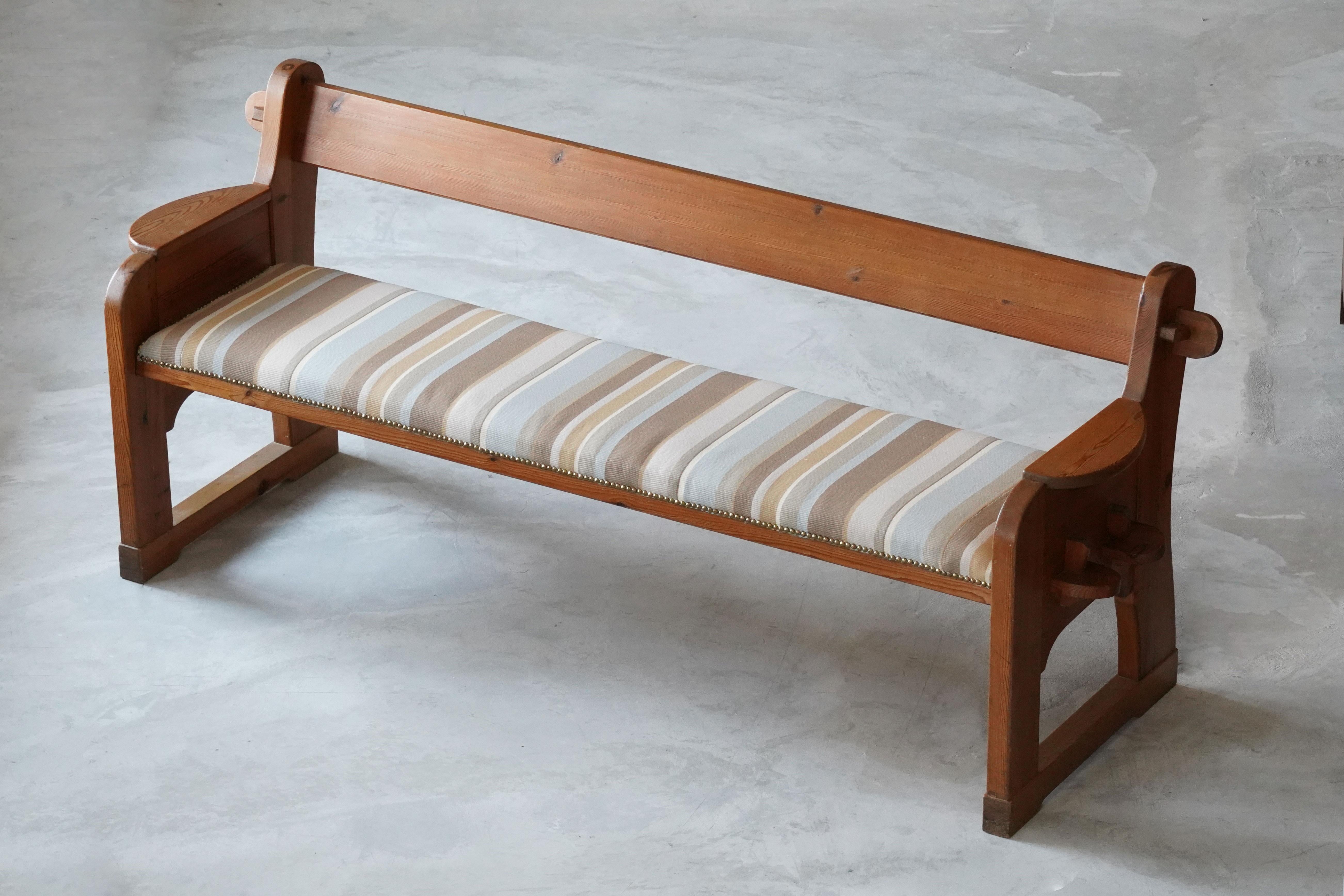 A rare demountable bench designed by David Rosén. Produced and retailed by Nordiska Kompaniet, Sweden, circa 1940s. In pine and fabric. 

David Rosén served as the head designer at Nordiska Kompaniet, preceeded by Axel Einar Hjorth.

Other