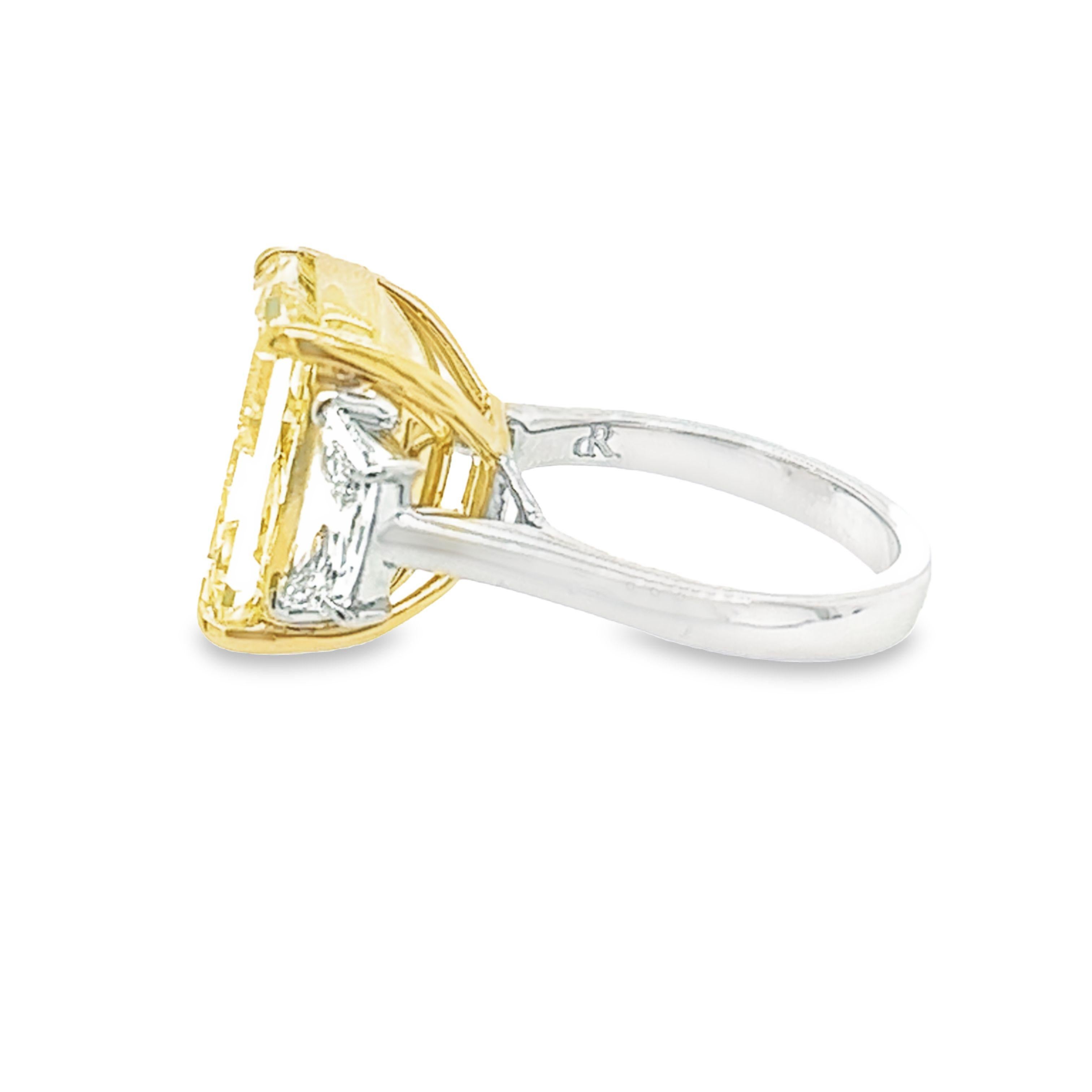 Verlobungsring mit 10,03 Karat strahlendem gelbem VS2 GIA-Diamant von David Rosenberg (Radiantschliff) im Angebot
