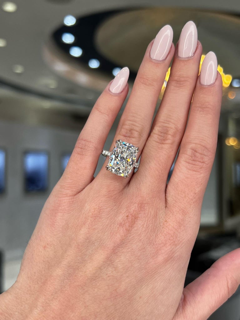 David Rosenberg Bague de fiançailles en diamants taille coussin de 10,07  carats F/VVS1 certifiés GIA - En vente sur 1stDibs France, image size:768x1025