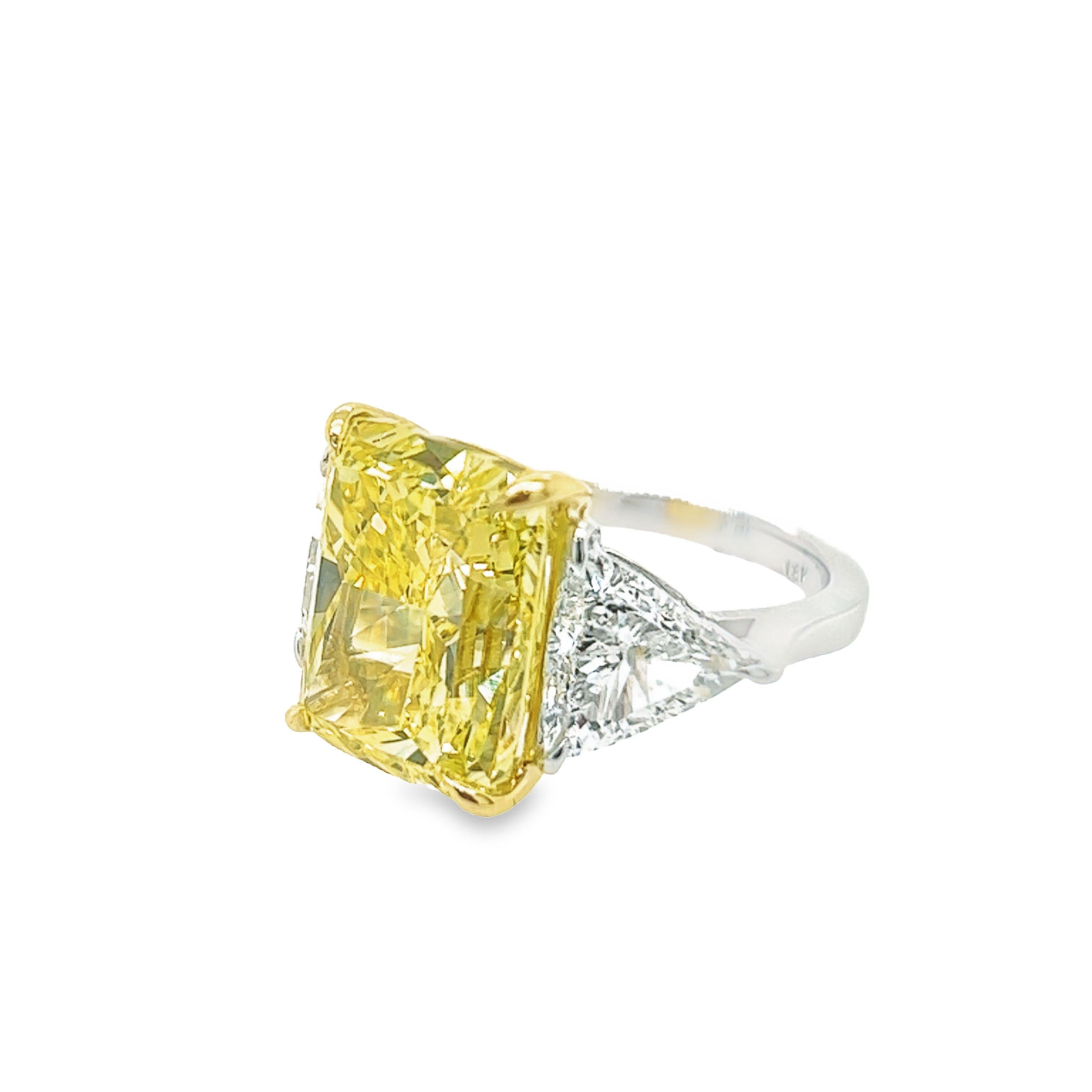 Moderne David Rosenberg 12.15ct Radiant Fancy Intense Yellow VS1 GIA Diamond Engagement en vente