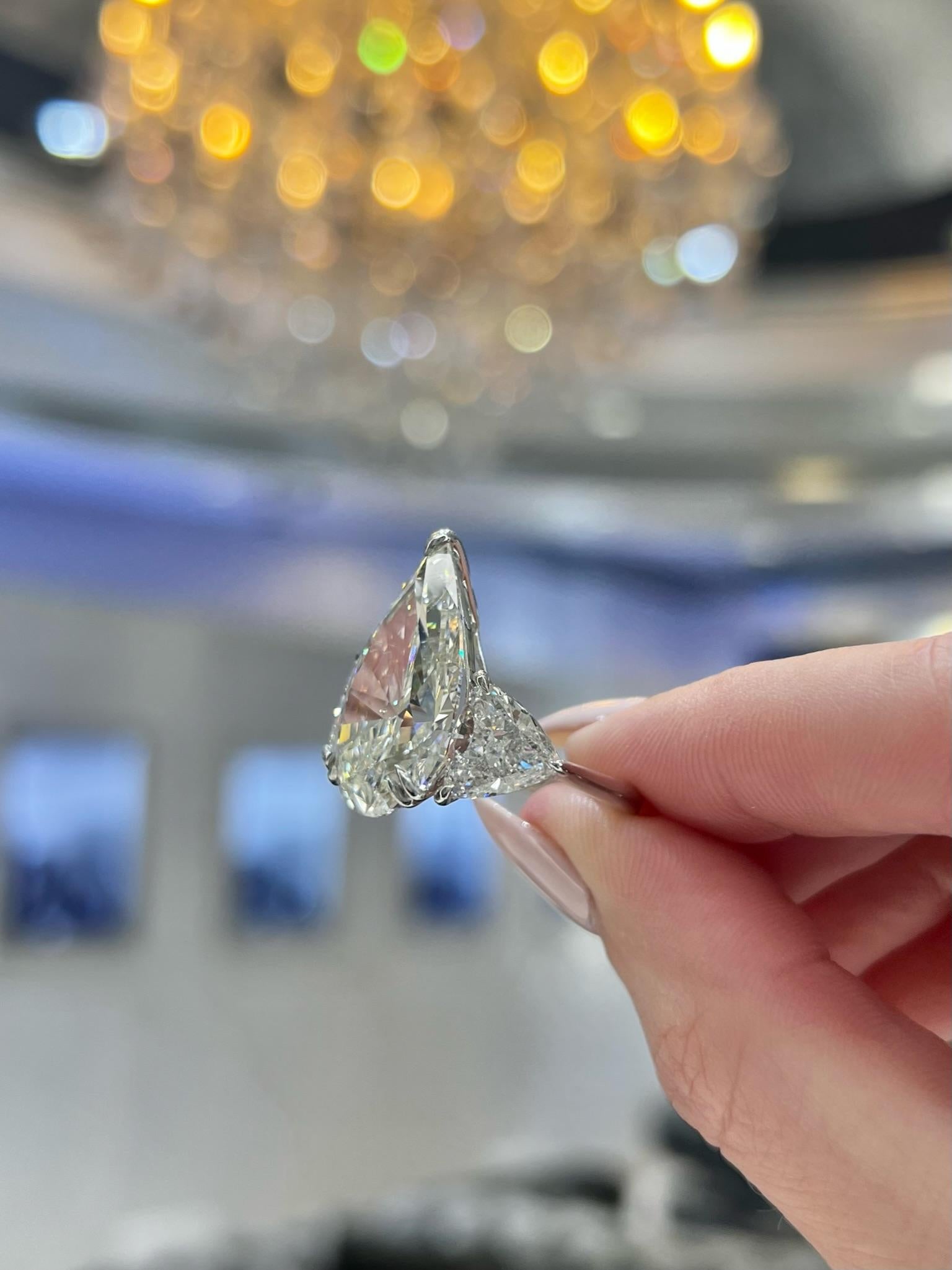 David Rosenberg Bague de fiançailles à 3 pierres avec diamant en forme de poire de 13,34 carats certifié GIA en vente 7