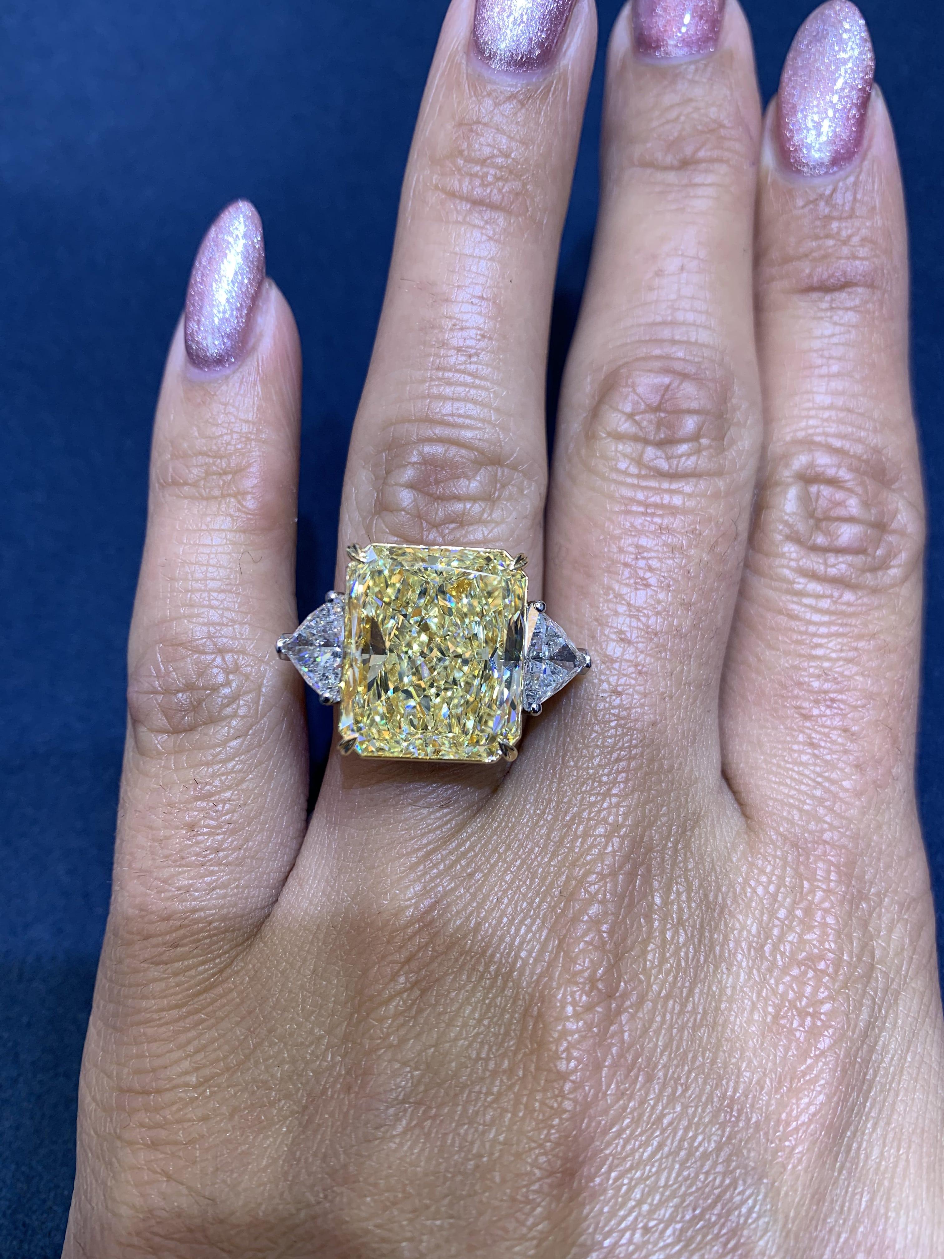 David Rosenberg 15.34 Carat Radiant GIA Fancy Light Yellow Diamond Platinum Ring 8
