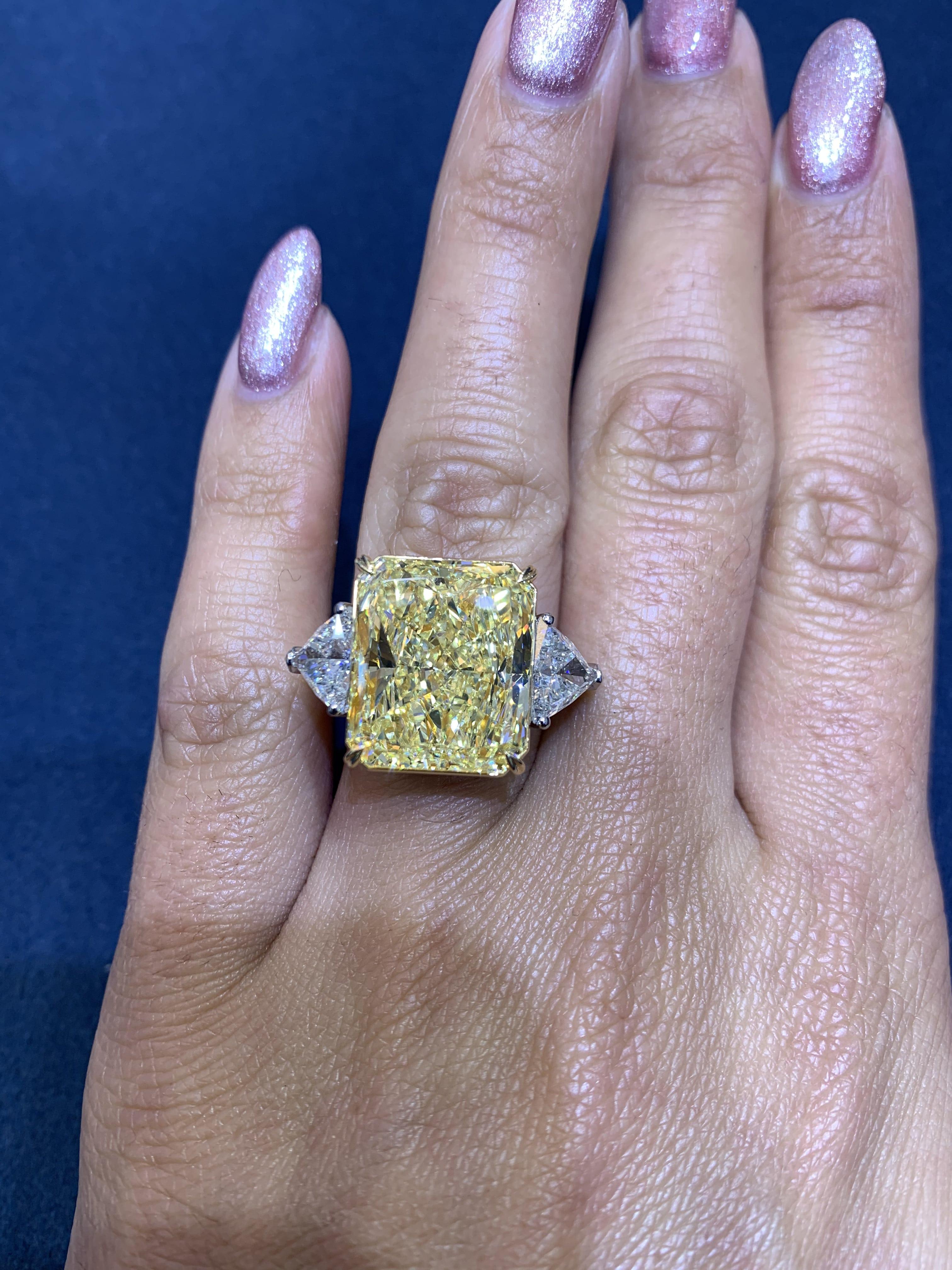 David Rosenberg 15.34 Carat Radiant GIA Fancy Light Yellow Diamond Platinum Ring 10