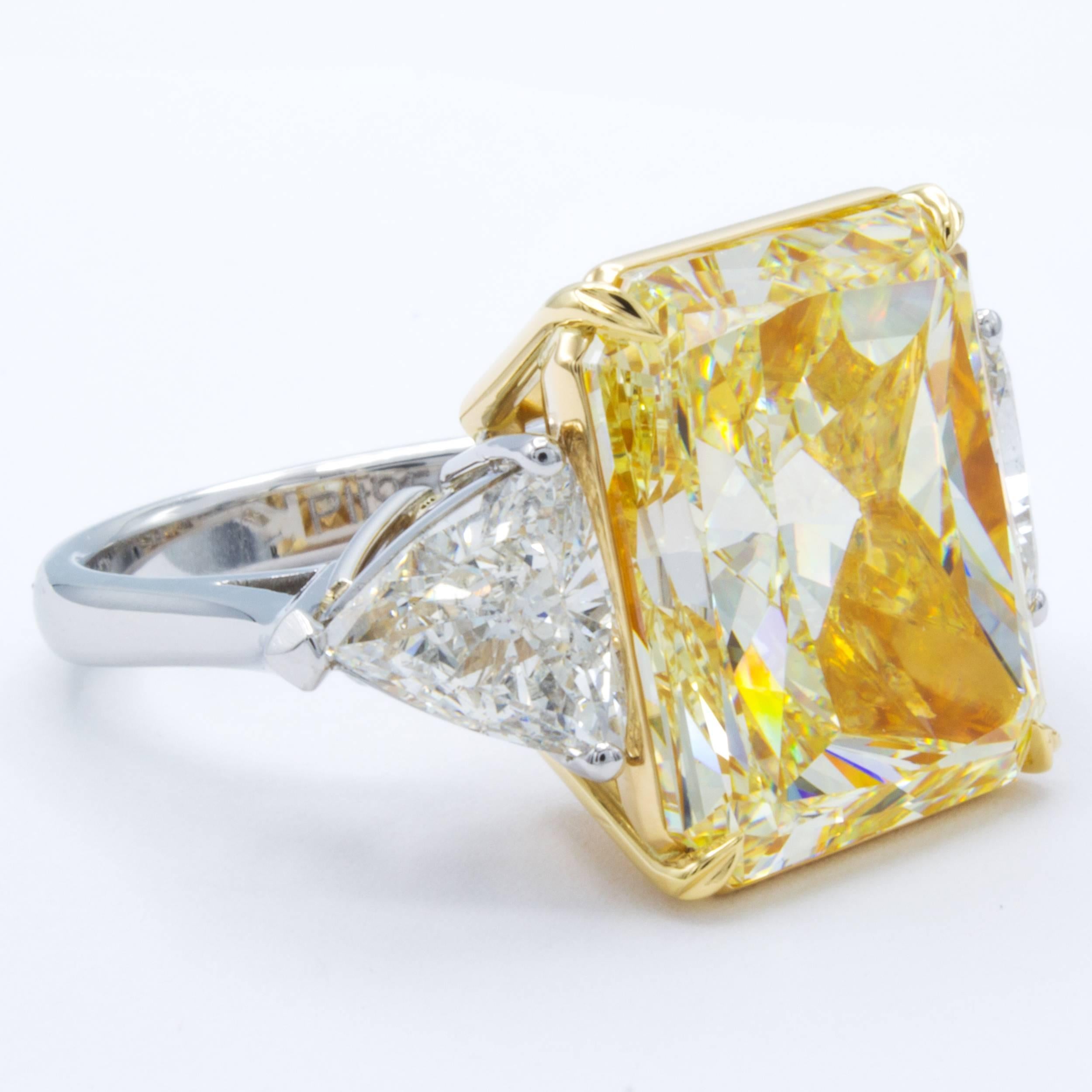 Women's David Rosenberg 15.34 Carat Radiant GIA Fancy Light Yellow Diamond Platinum Ring