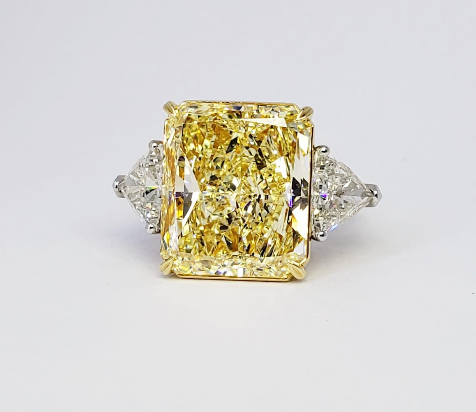 David Rosenberg 15.34 Carat Radiant GIA Fancy Light Yellow Diamond Platinum Ring 2