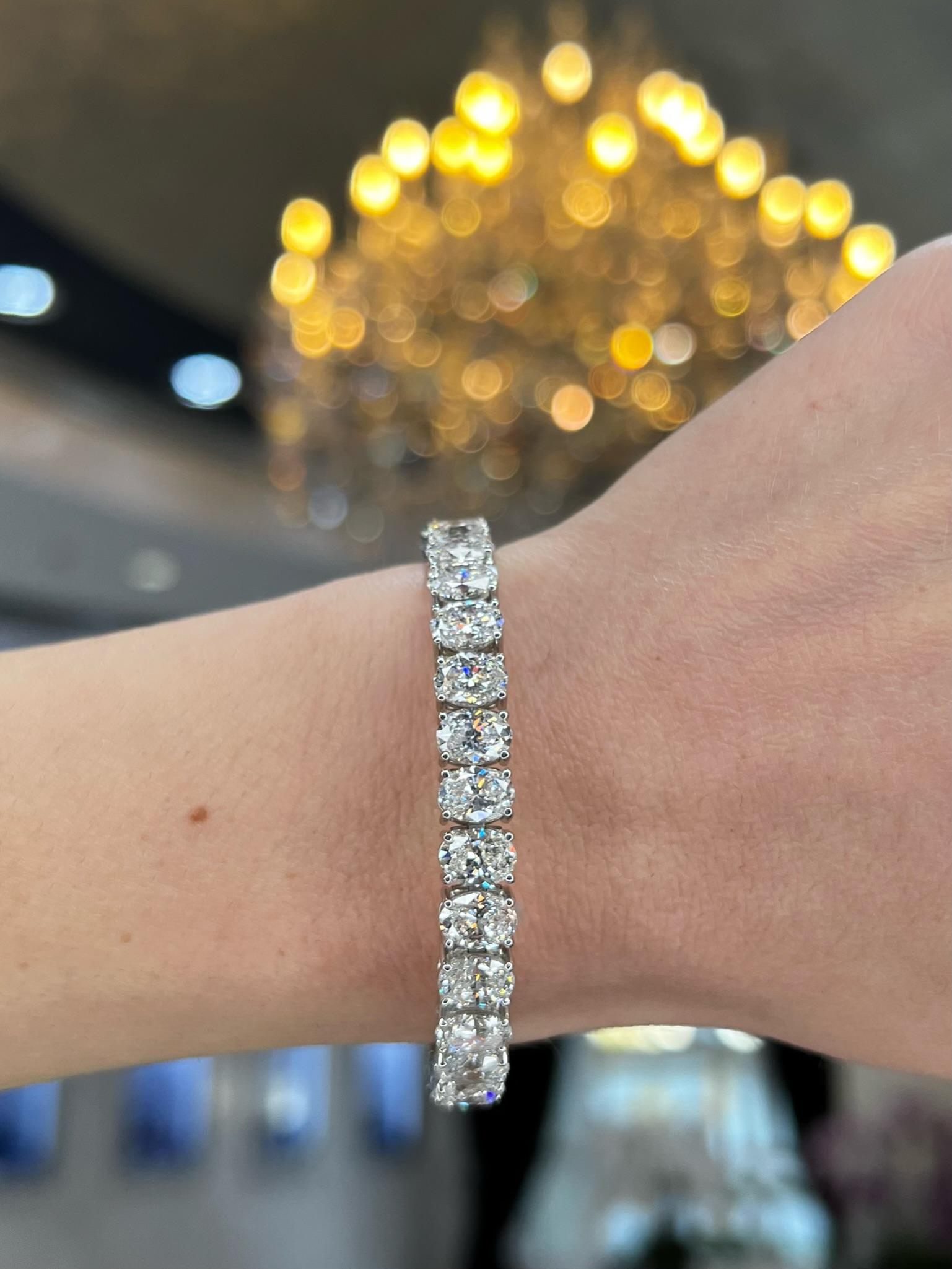 David Bracelet de tennis en diamants GIA de 24,68 carats TW D-F VS2-IF taille ovale en vente 11