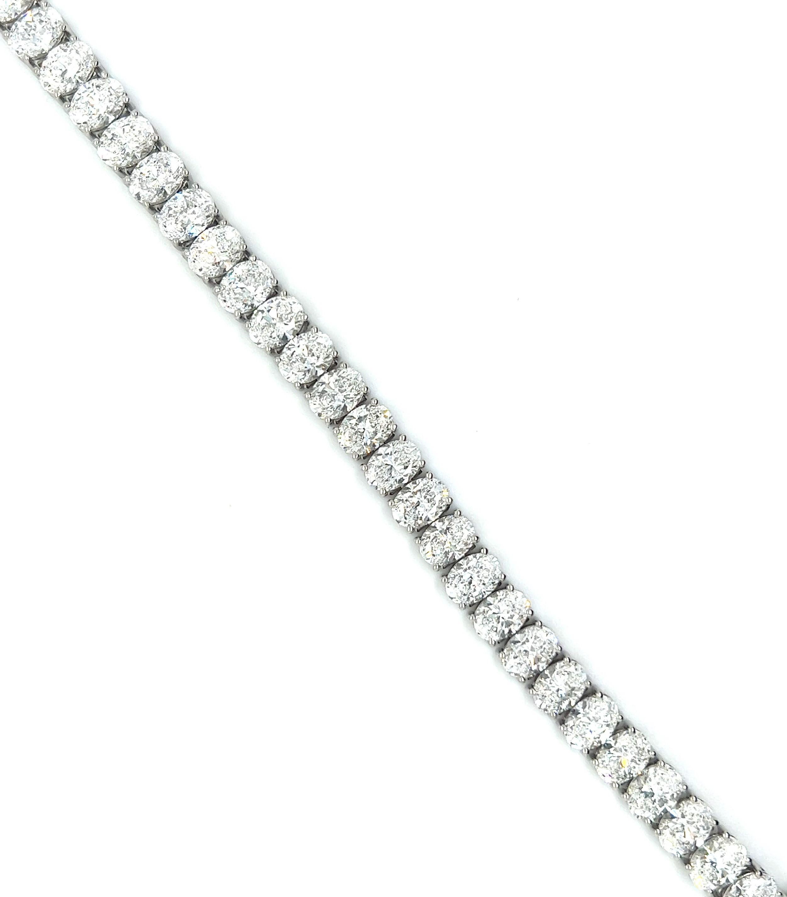 David Bracelet de tennis en diamants GIA de 24,68 carats TW D-F VS2-IF taille ovale en vente 1