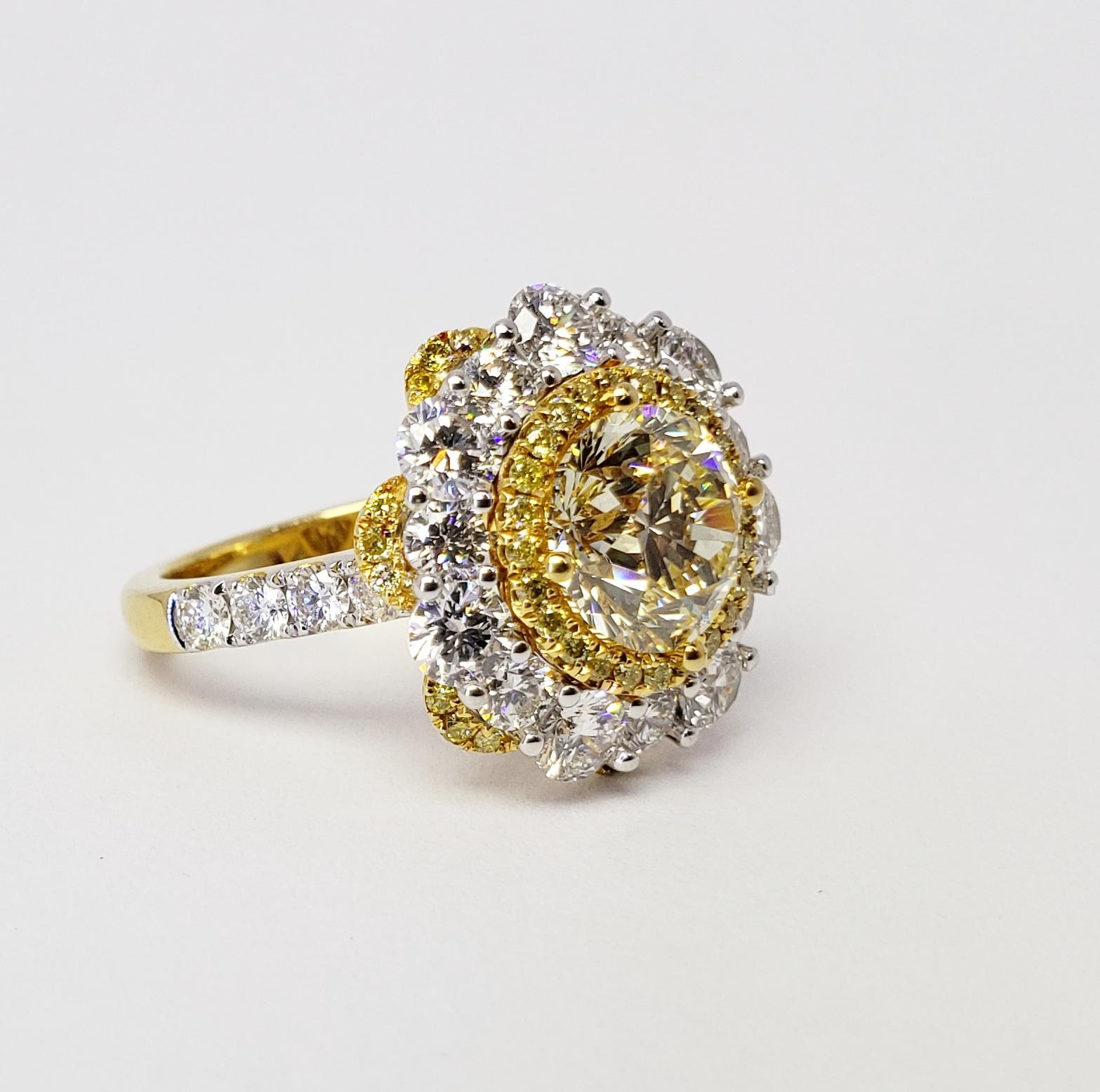 Round Cut David Rosenberg 2.56 Carat Round Fancy Light Yellow VVS1 GIA Diamond Ring For Sale