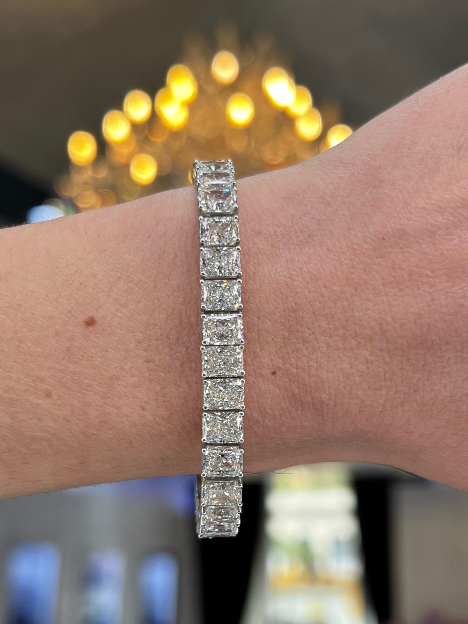 David Rosenberg 26.74 Carat TW D-G VVS1-VS2 Radiant GIA Diamond Tennis Bracelet For Sale 2