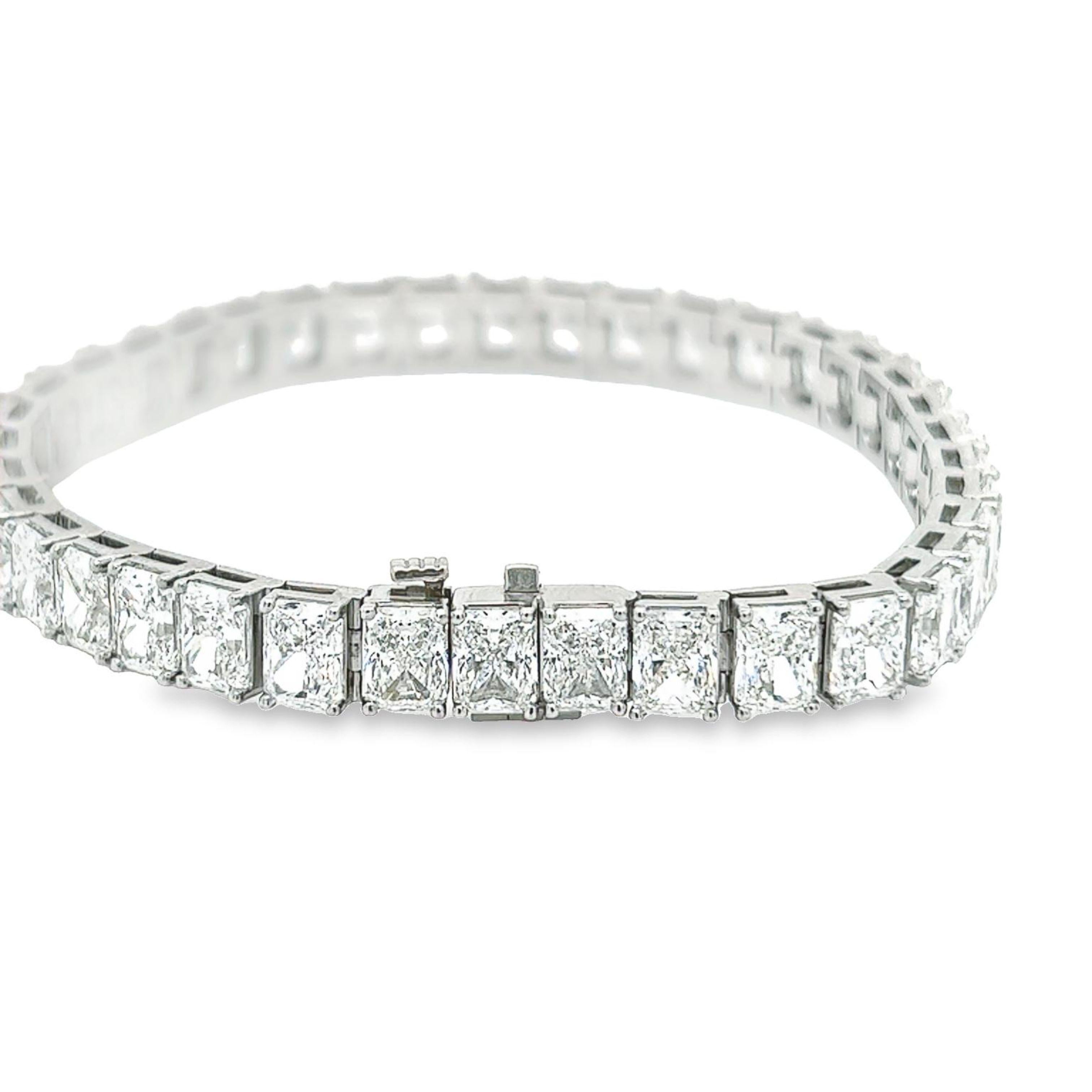 David Rosenberg 26.74 Carat TW D-G VVS1-VS2 Radiant GIA Diamond Tennis Bracelet In New Condition For Sale In Boca Raton, FL