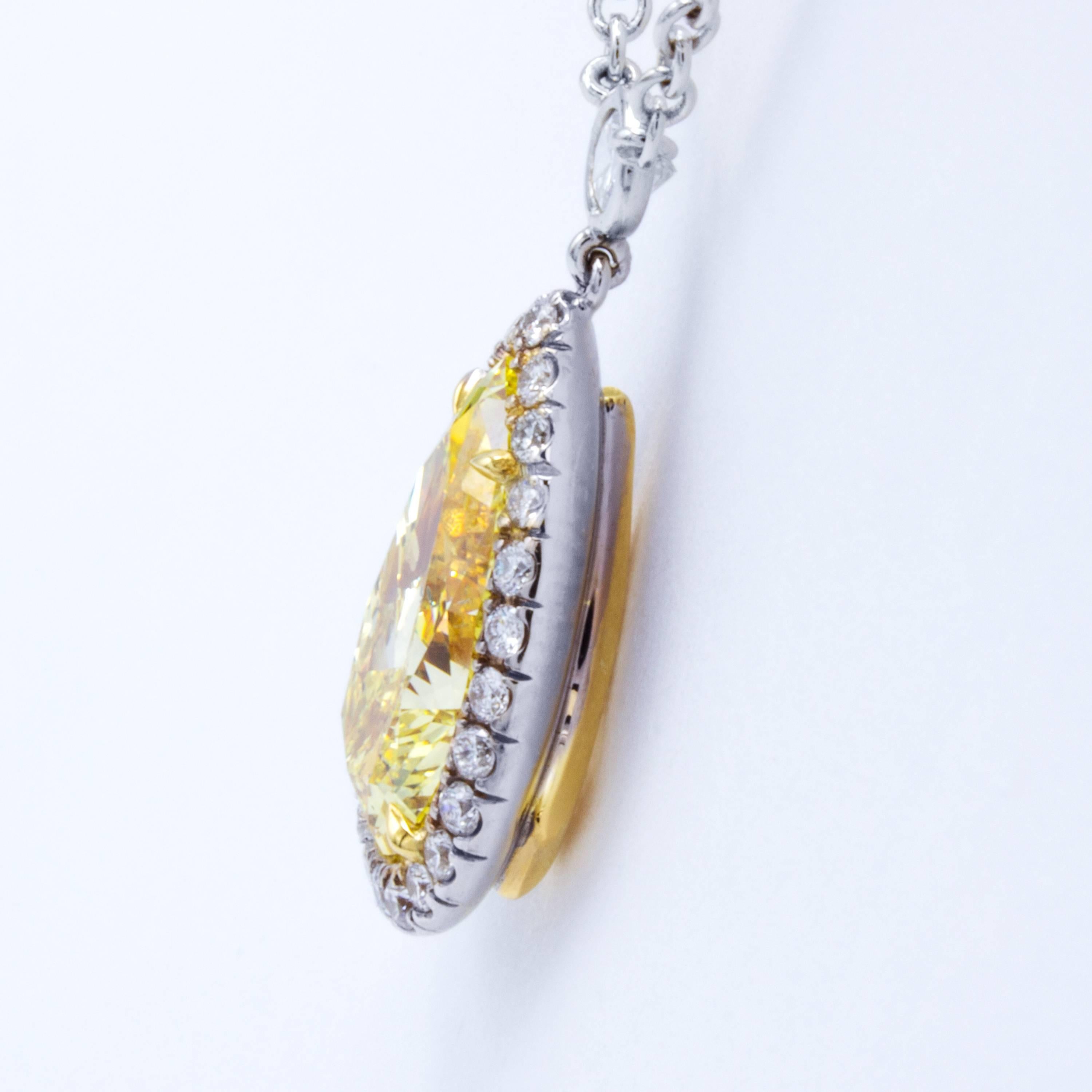 David Rosenberg 2,82 Karat Ausgefallener intensiv gelber birnenförmiger Diamant-Anhänger Halskette (Tropfenschliff) im Angebot