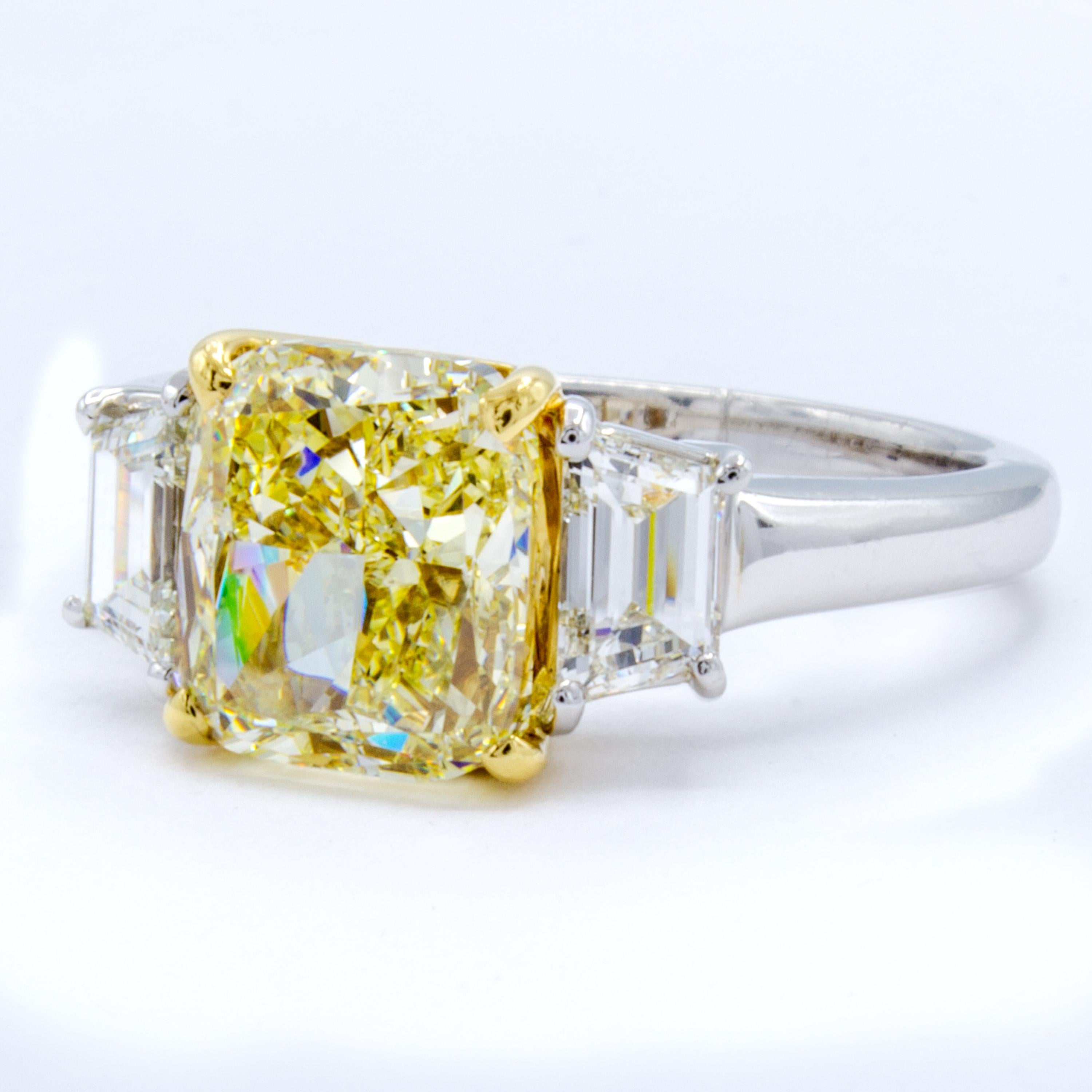 David Rosenberg Verlobungsring mit 3,01 Karat Fancy Hellgelber GIA Diamant im Kissenschliff (Moderne) im Angebot