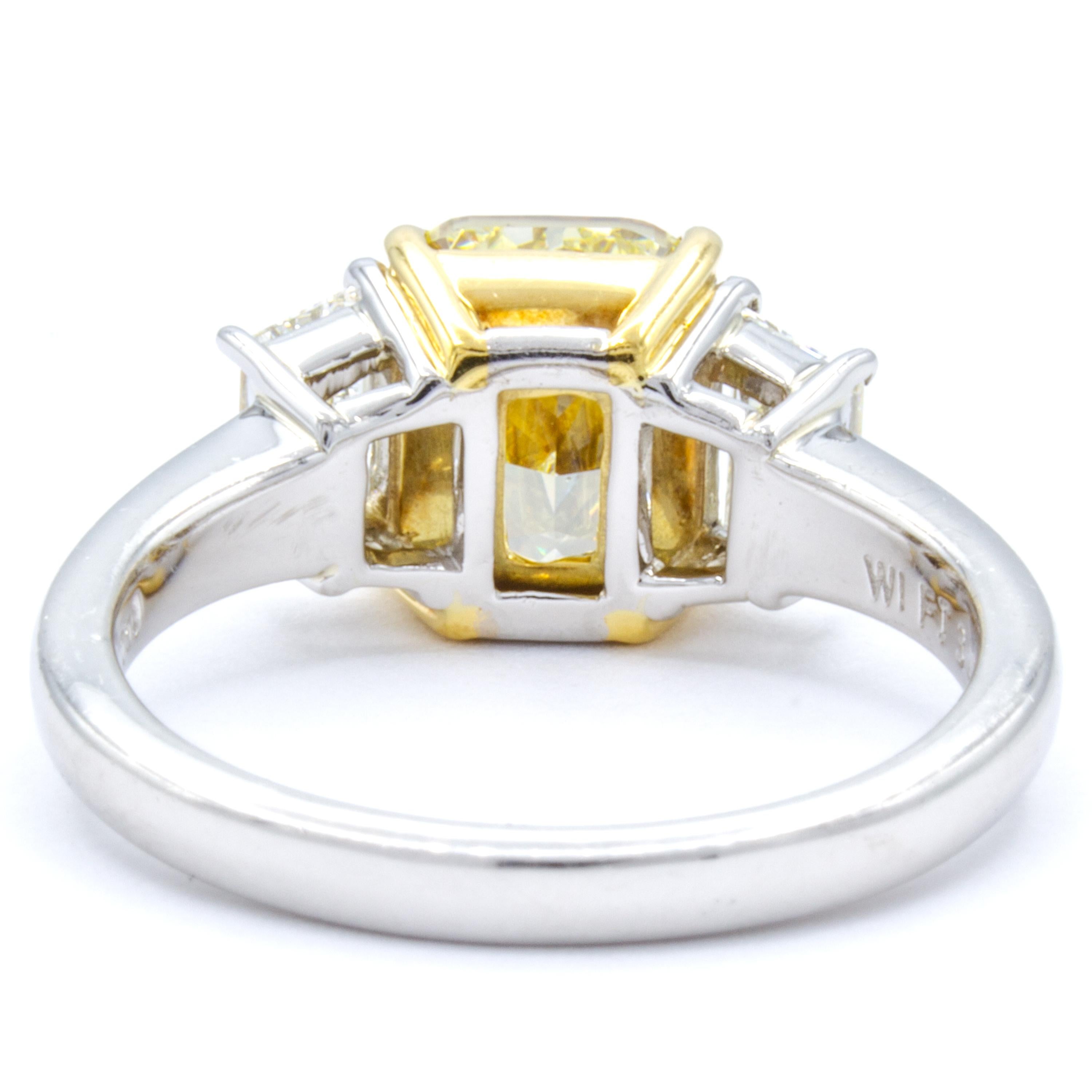 David Rosenberg Verlobungsring mit 3,01 Karat Fancy Hellgelber GIA Diamant im Kissenschliff Damen im Angebot