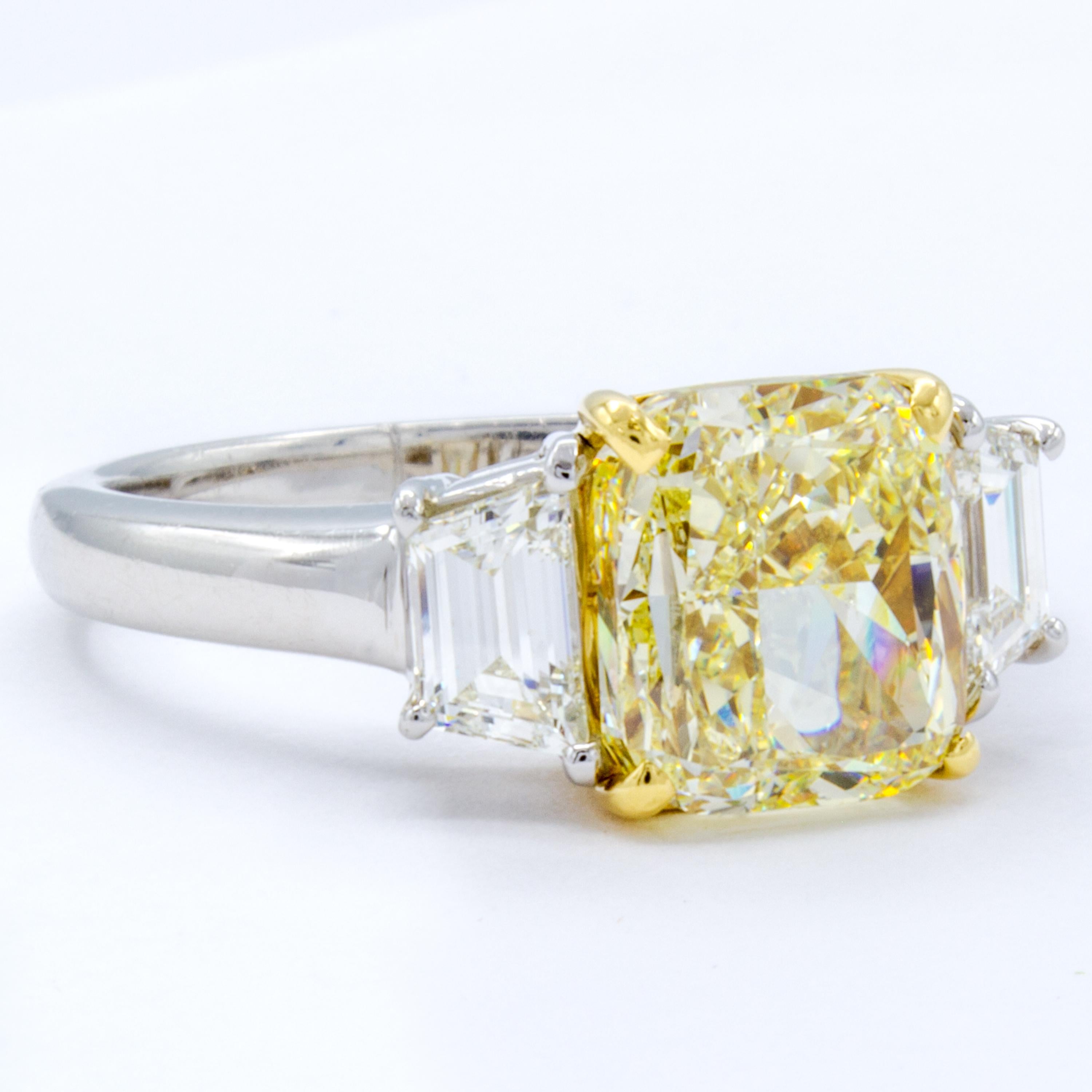 David Rosenberg Verlobungsring mit 3,01 Karat Fancy Hellgelber GIA Diamant im Kissenschliff im Angebot 2