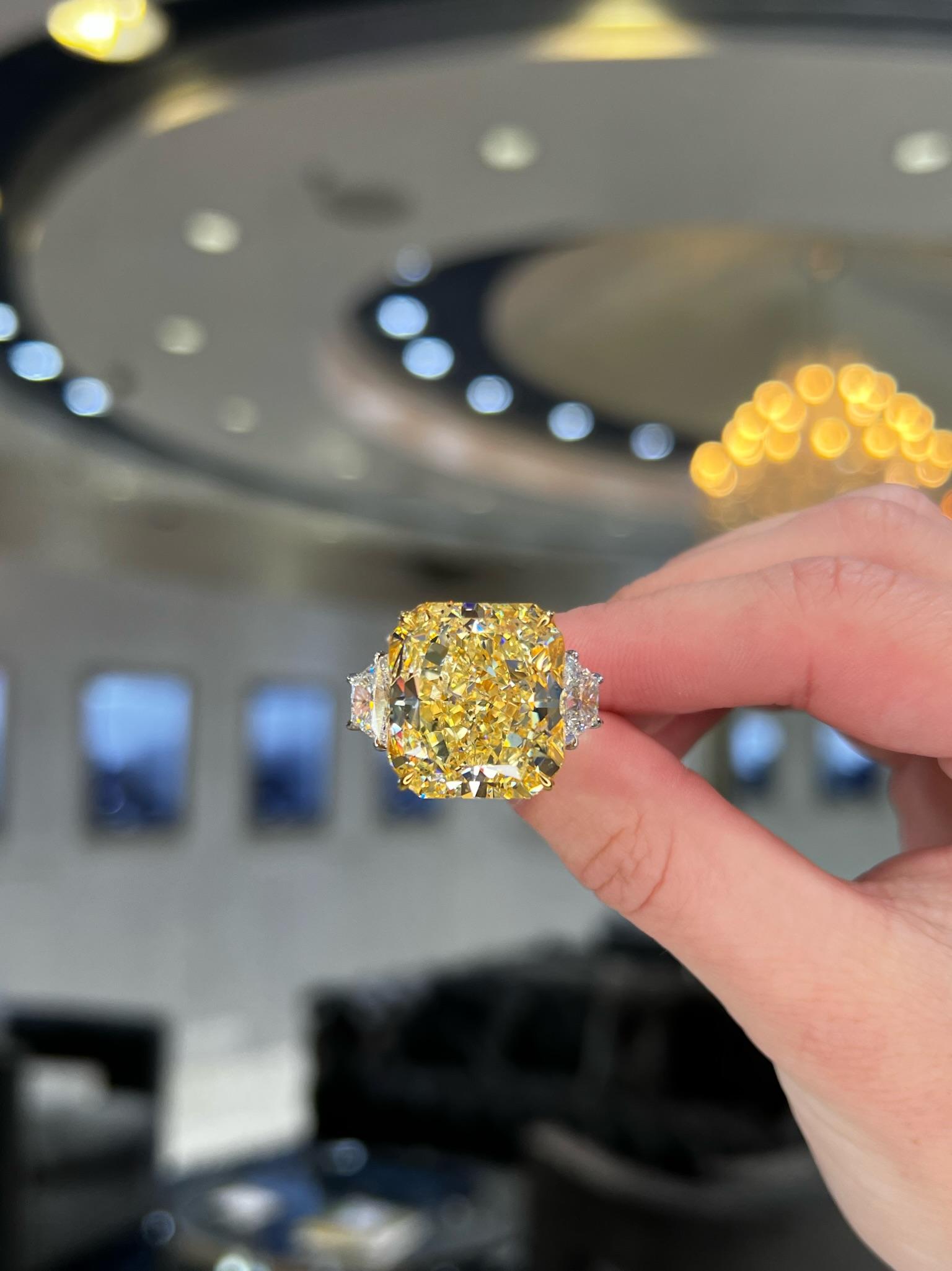 Verlobungsring mit 32,01 Karat strahlendem gelbem GIA-Diamant im Angebot 8