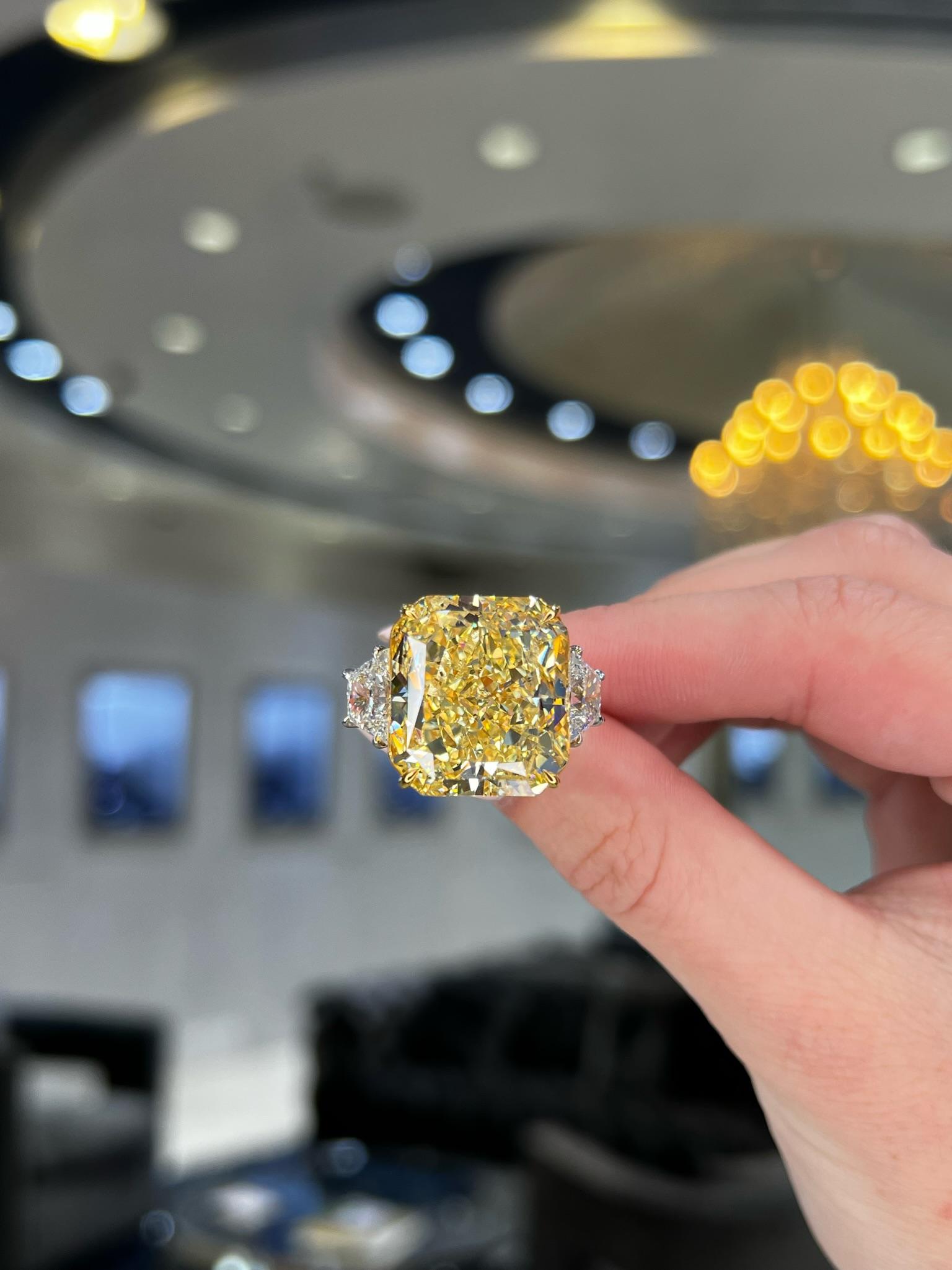 Verlobungsring mit 32,01 Karat strahlendem gelbem GIA-Diamant im Angebot 9