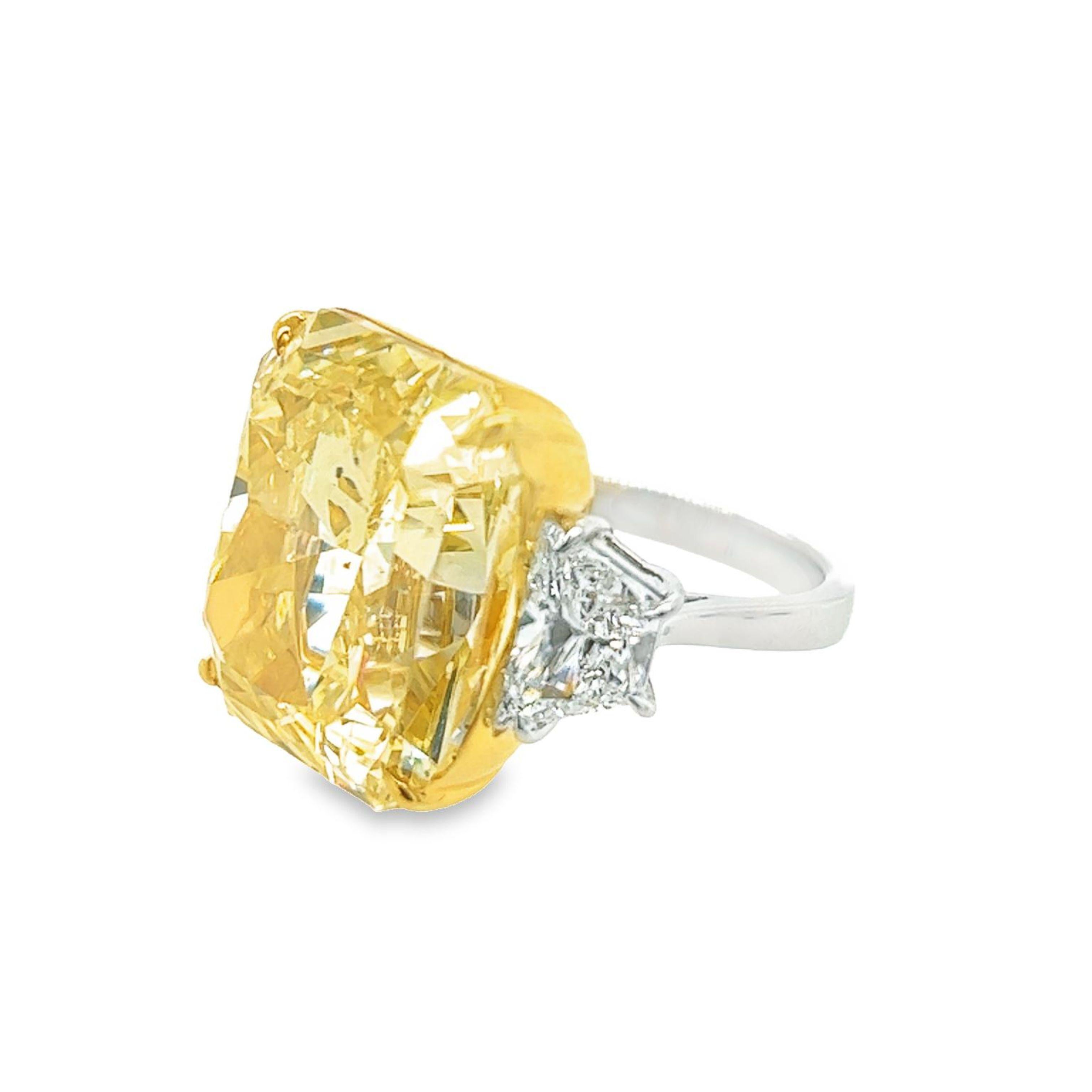 Verlobungsring mit 32,01 Karat strahlendem gelbem GIA-Diamant im Angebot 2