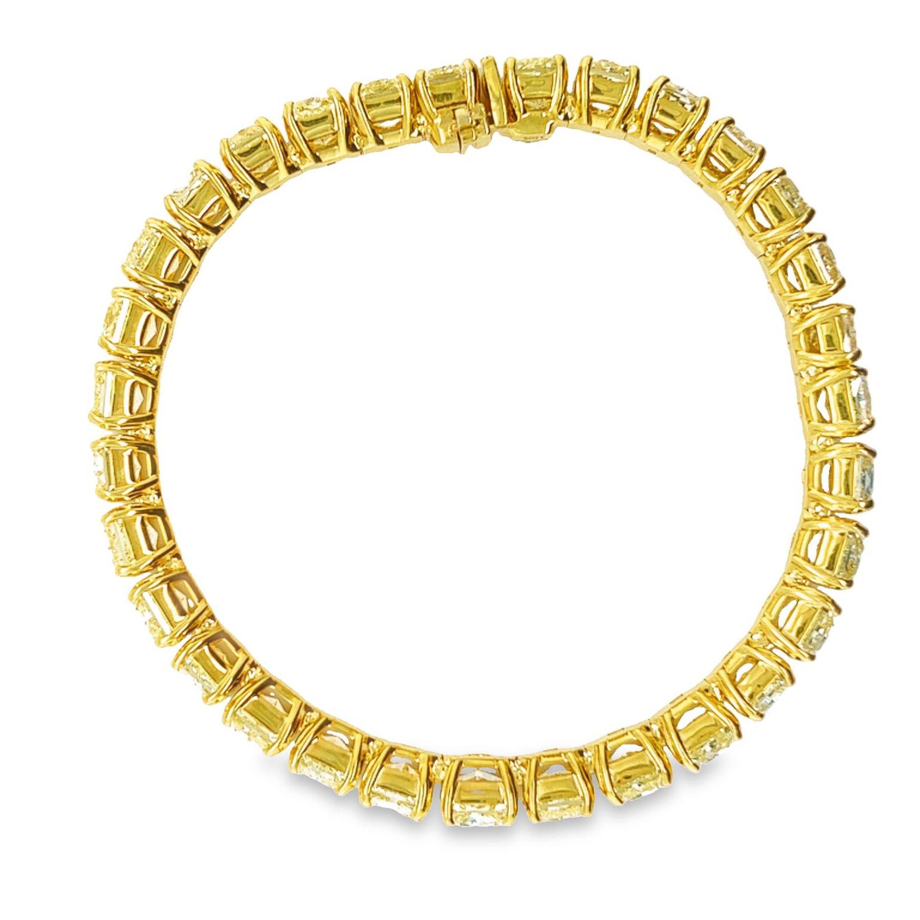 Taille radiant David Rosenberg Bracelet tennis GIA avec diamant jaune fantaisie radiant de 42,75 carats poids total  en vente