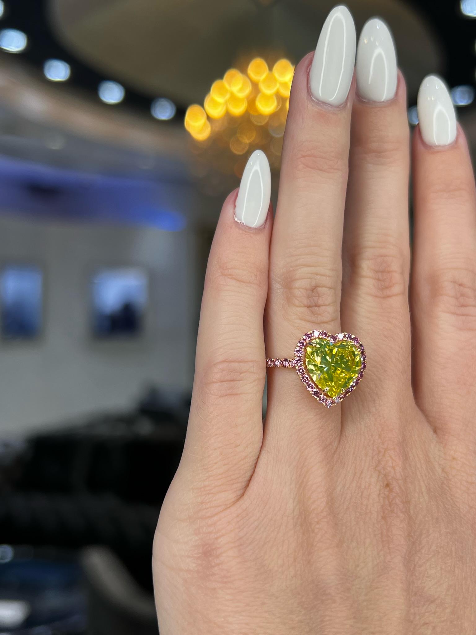 David Rosenberg 4.27ct Heart Shape Fancy Vivid Green Yellow GIA Diamond Ring  For Sale 3