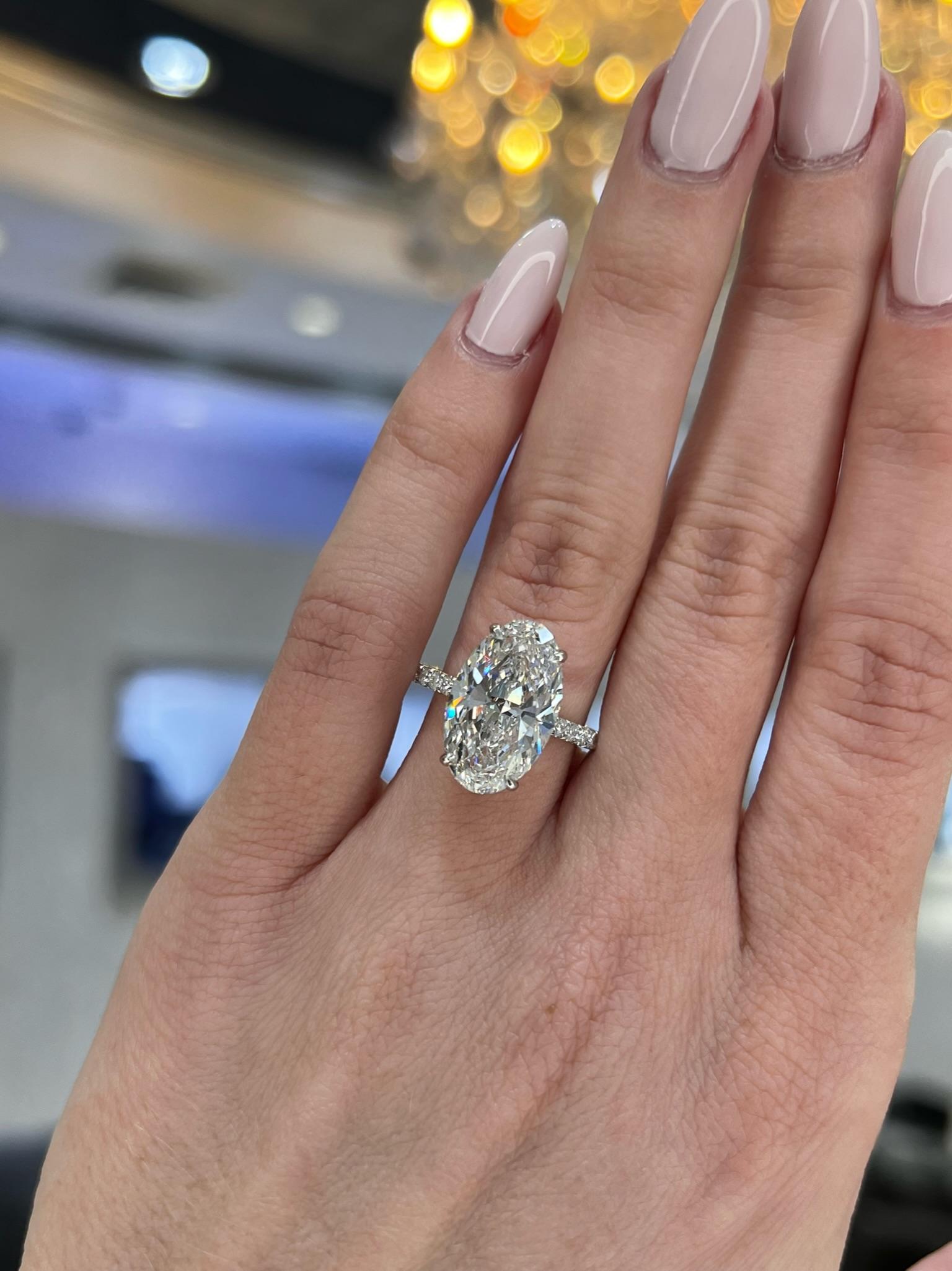Verlobungsring mit 5,18 Karat ovalem D/SI2 GIA Diamant von David Rosenberg im Angebot 4