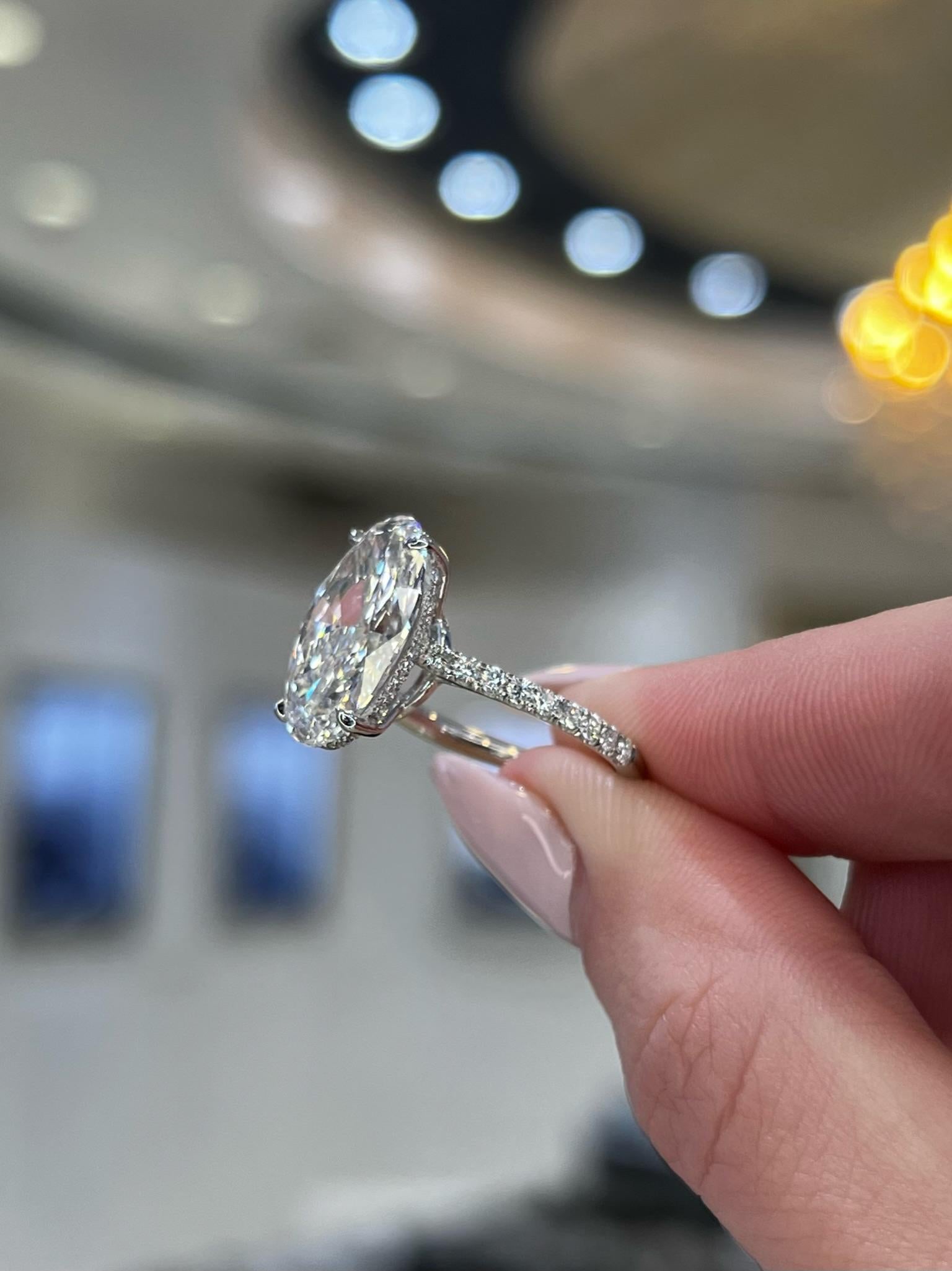 Verlobungsring mit 5,18 Karat ovalem D/SI2 GIA Diamant von David Rosenberg im Angebot 7