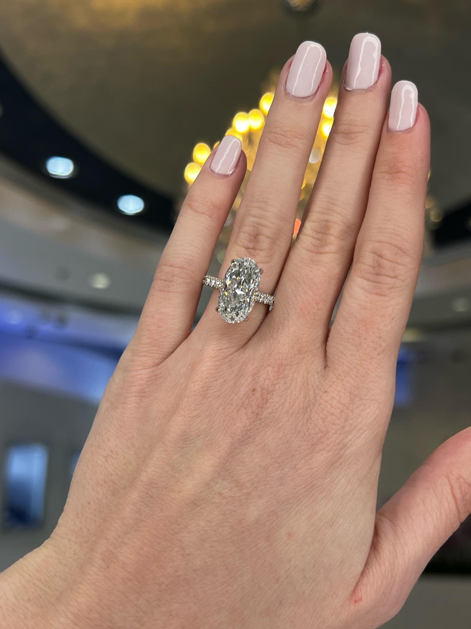 David Rosenberg, bague de fiançailles en diamant de forme ovale de 6,01 carats D/SI2, certifié GIA en vente 8