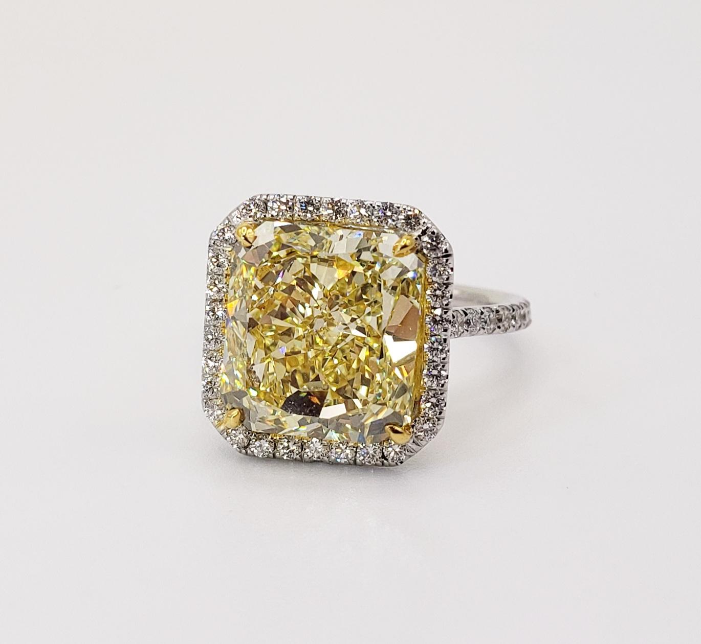 Verlobungsring mit 6,02 Karat strahlend gelbem Diamanten im VS2 GIA-Schliff von Rosenberg im Zustand „Neu“ in Boca Raton, FL
