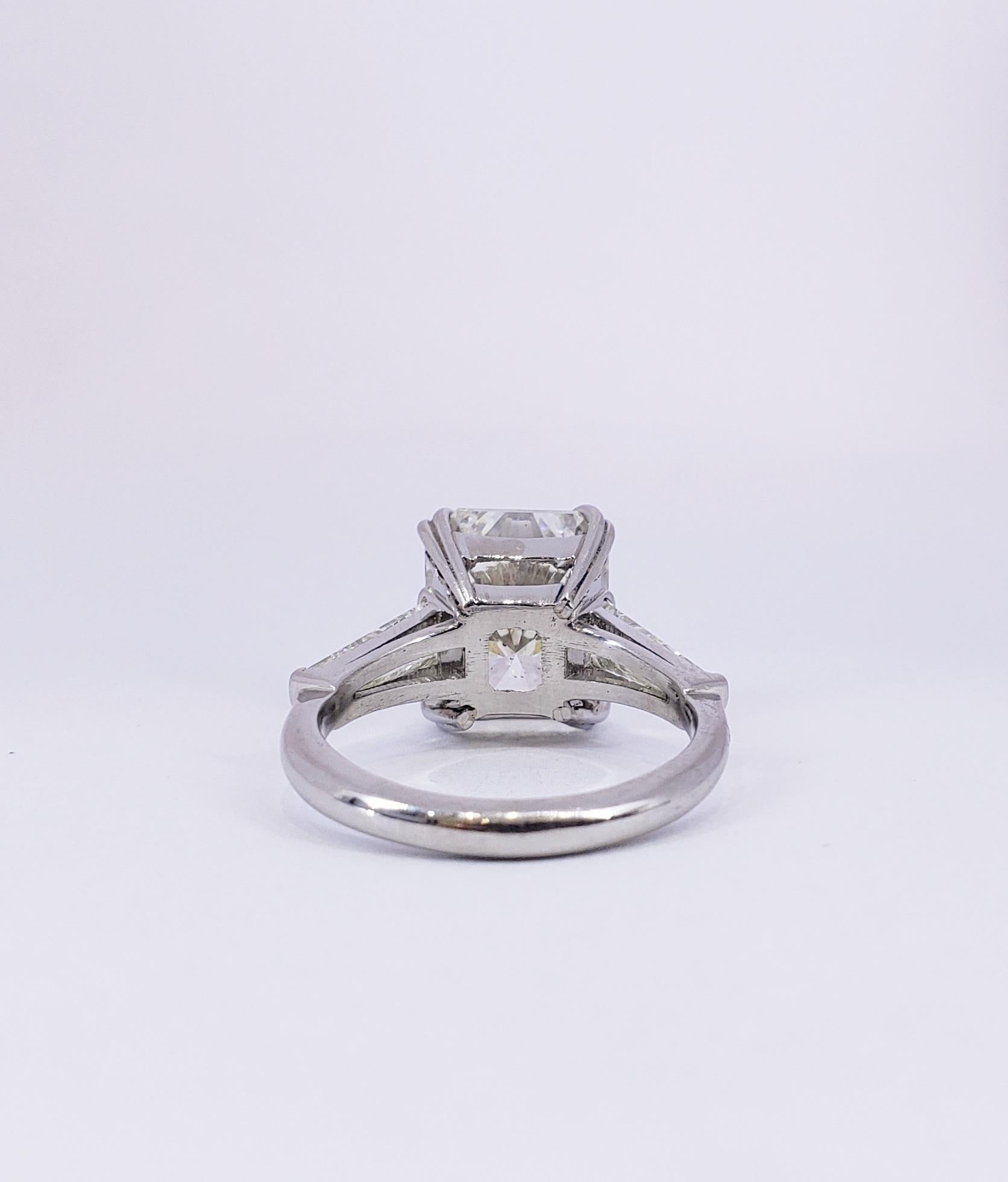 David David Rosenberg Verlobungsring mit 6::05 Karat strahlendem J/SI2 GIA Dreistein-Diamant (Radiantschliff)