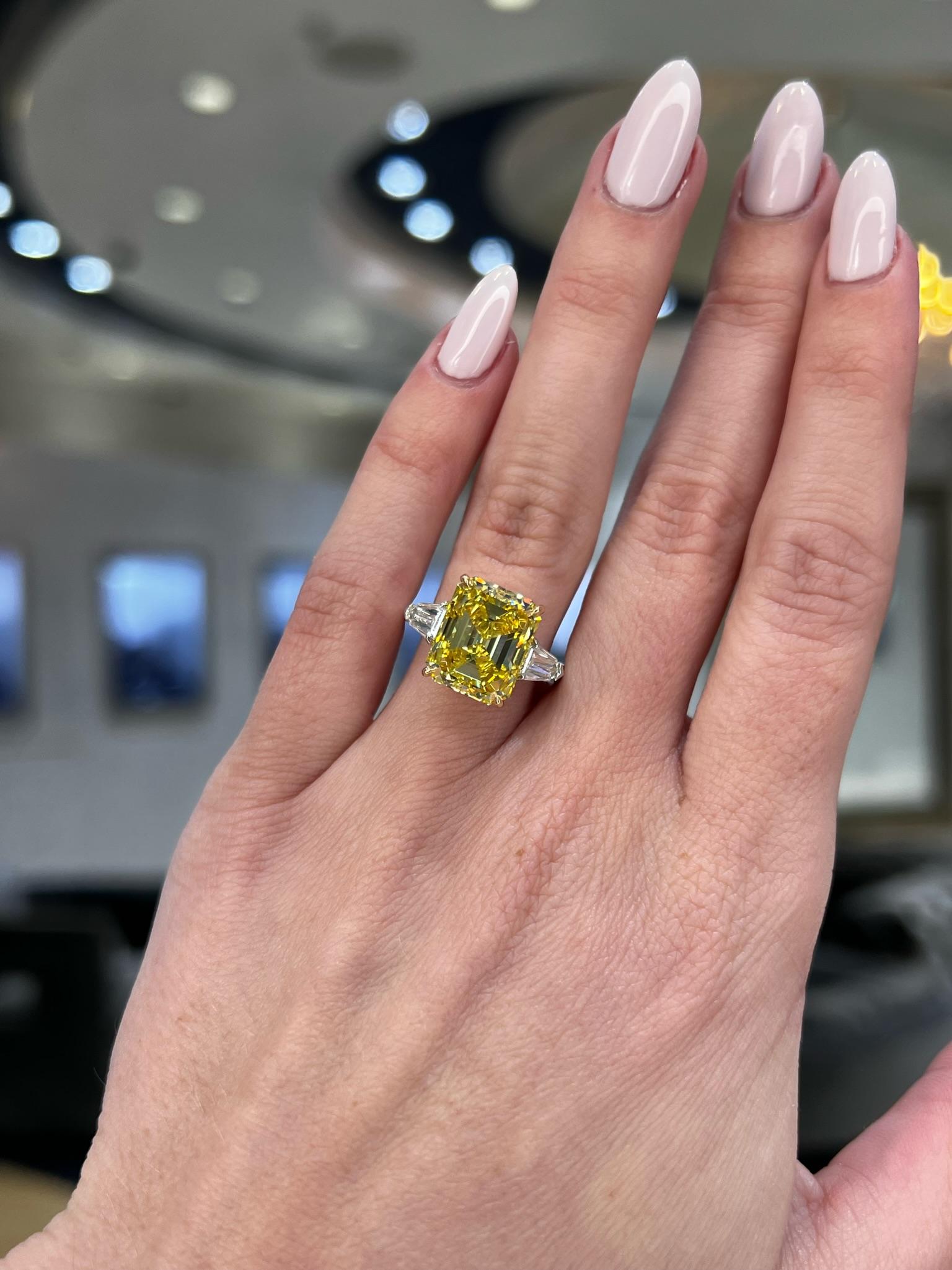 David Rosenberg 6.40ct Emerald Fancy Vivid Yellow GIA Diamond Engagement Ring For Sale 1