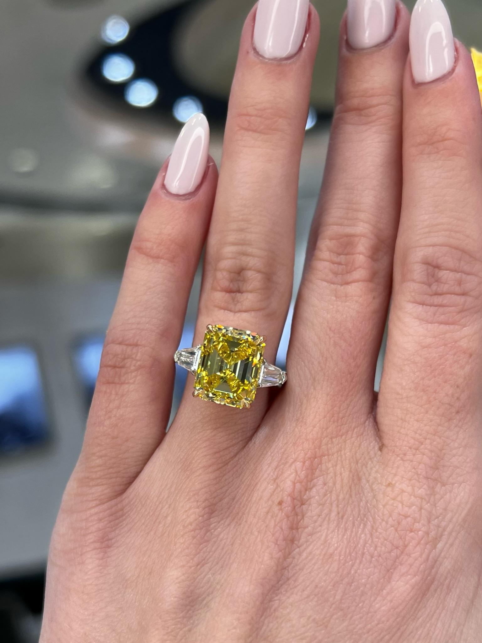 David Rosenberg 6.40ct Emerald Fancy Vivid Yellow GIA Diamond Engagement Ring For Sale 2