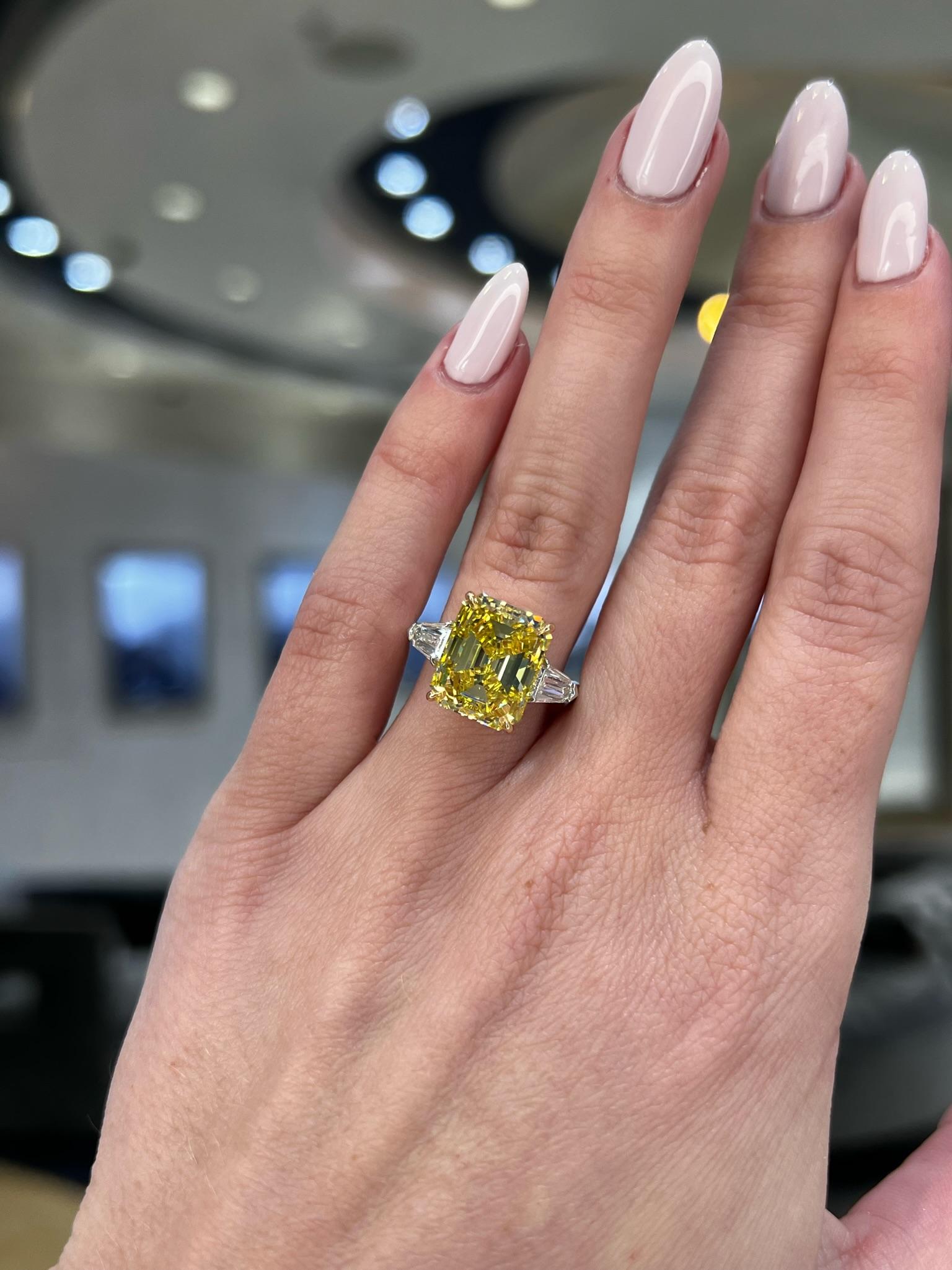 David Rosenberg 6.40ct Emerald Fancy Vivid Yellow GIA Diamond Engagement Ring For Sale 4