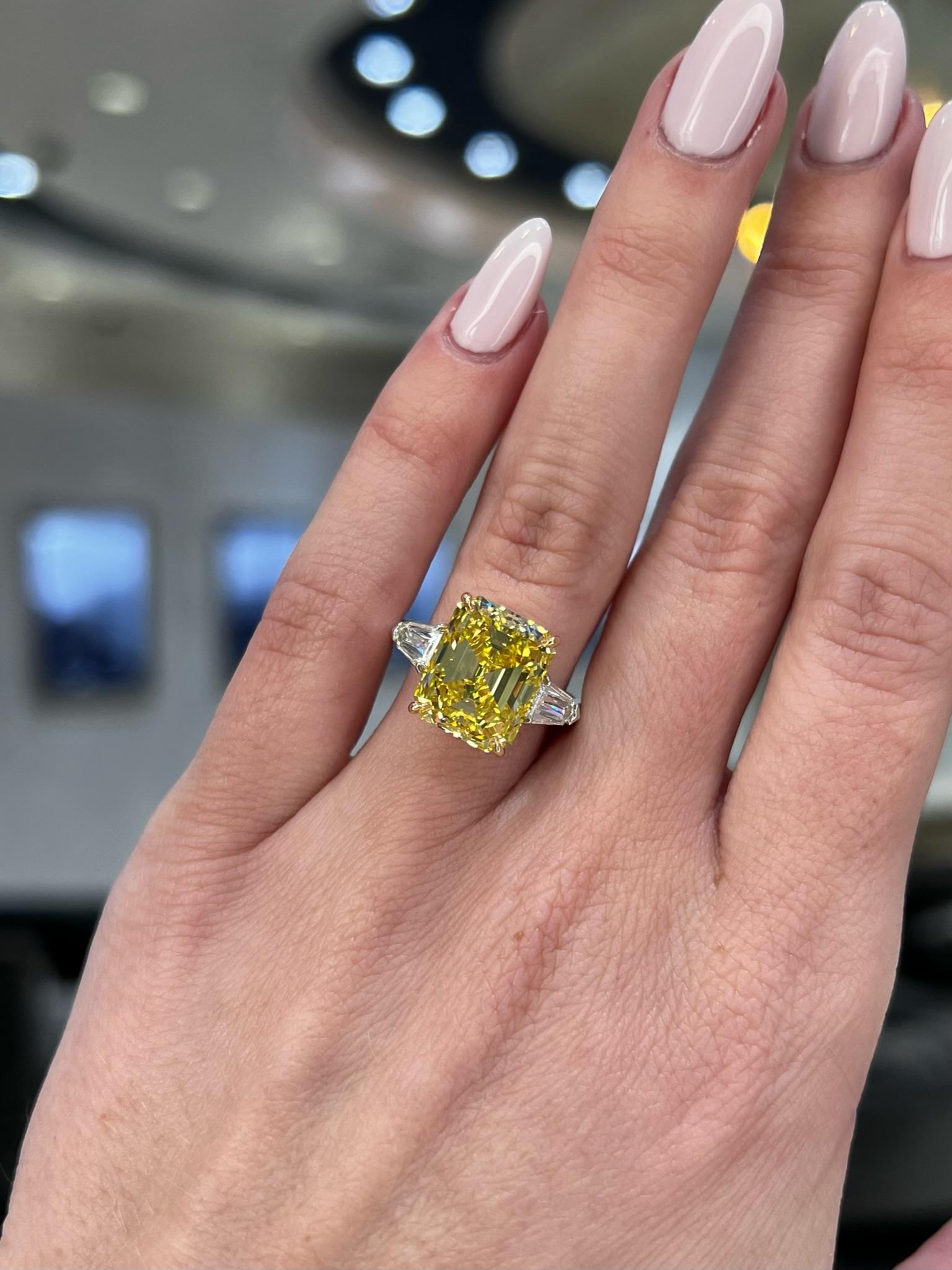 David Rosenberg 6.40ct Emerald Fancy Vivid Yellow GIA Diamond Engagement Ring For Sale 5