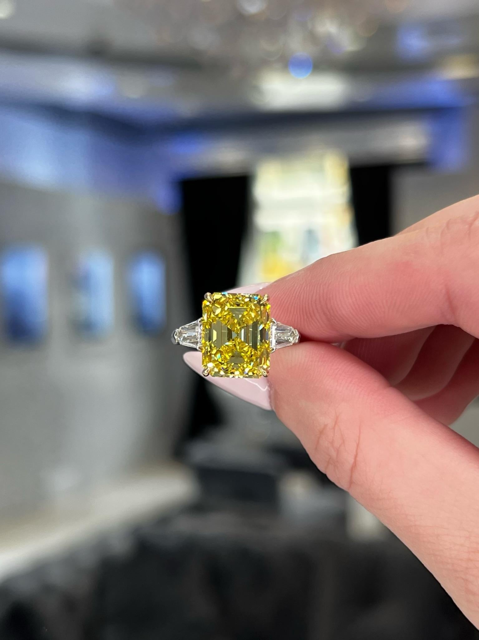 David Rosenberg 6.40ct Emerald Fancy Vivid Yellow GIA Diamond Engagement Ring For Sale 7
