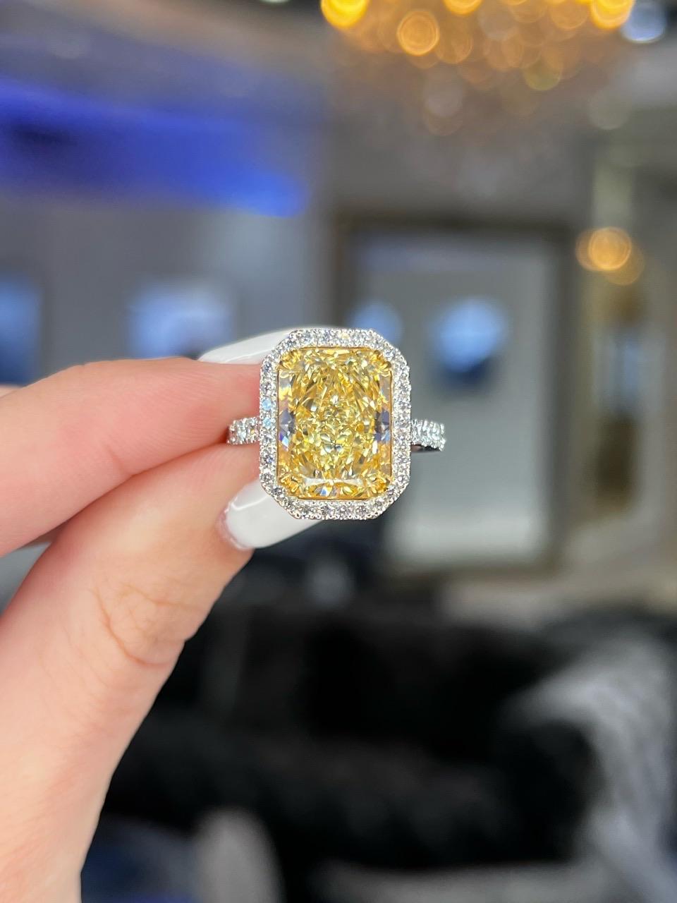 Verlobungsring mit 6,54 Karat strahlendem hellgelbem GIA-Diamant von Rosenberg im Angebot 6
