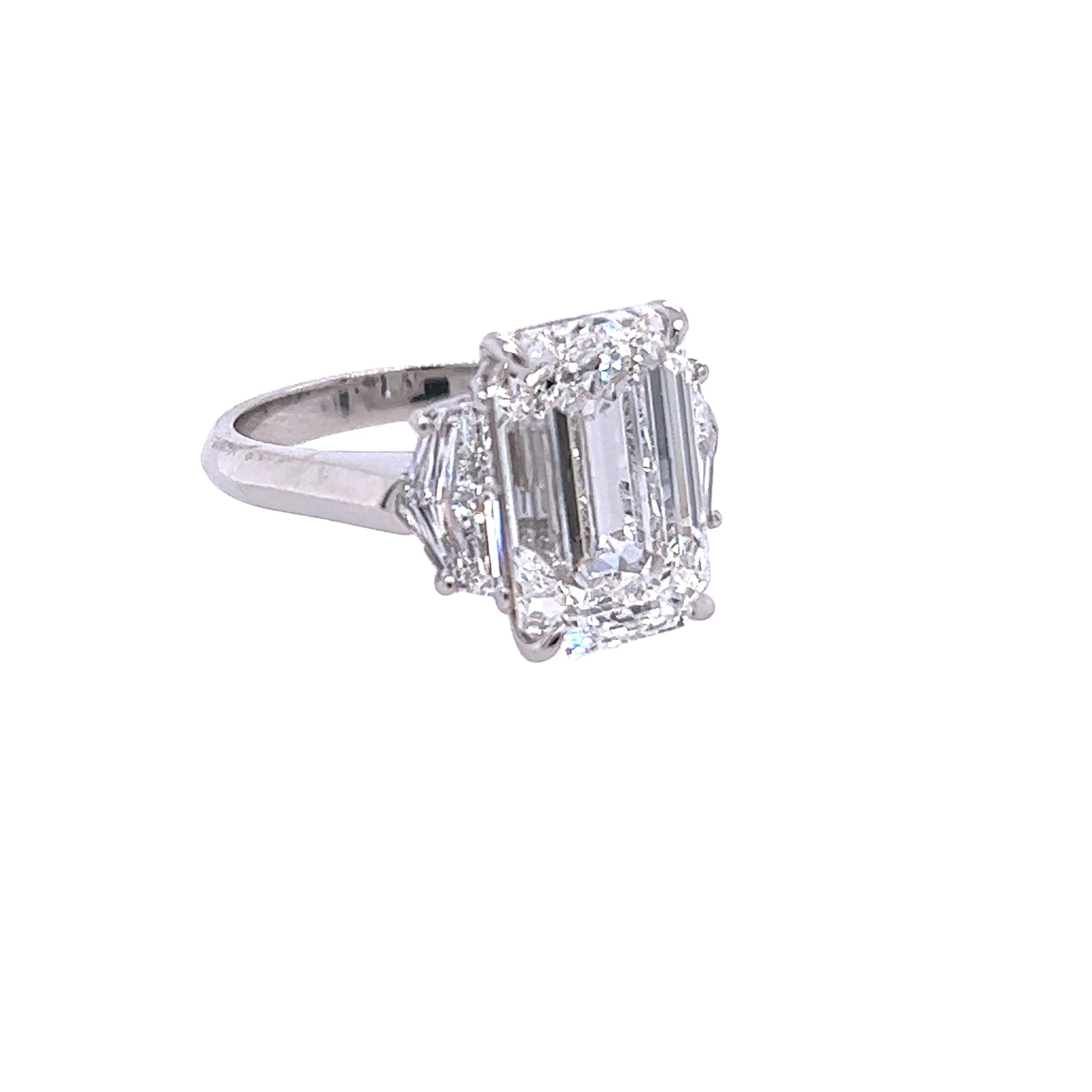 David Rosenberg Verlobungsring, 7,03 Karat Smaragd D VS2 GIA Diamant (Smaragdschliff) im Angebot