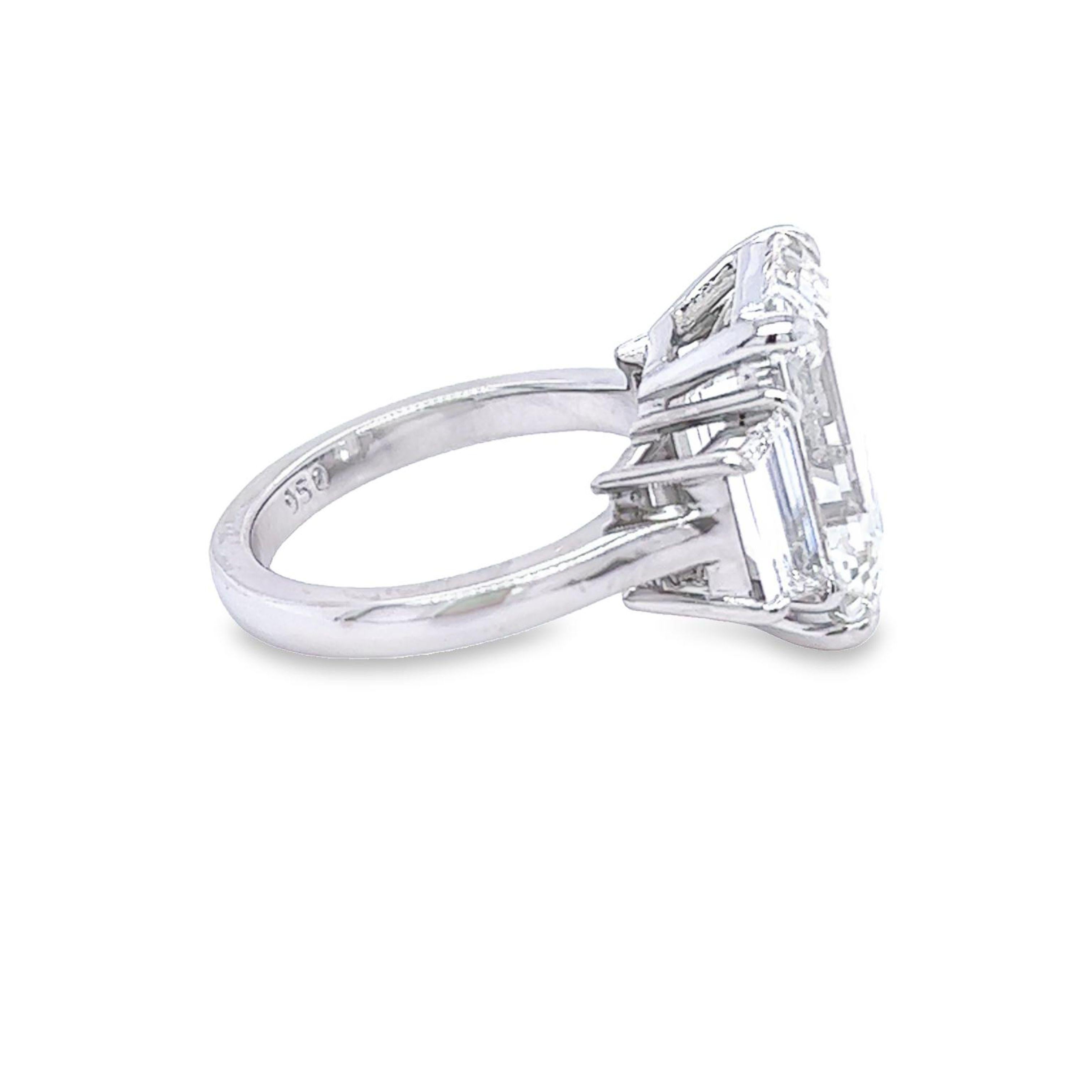 Bague de fiançailles en diamant à trois pierres de David Rosenberg, taille émeraude de 8.37 carats, GIA Pour femmes en vente