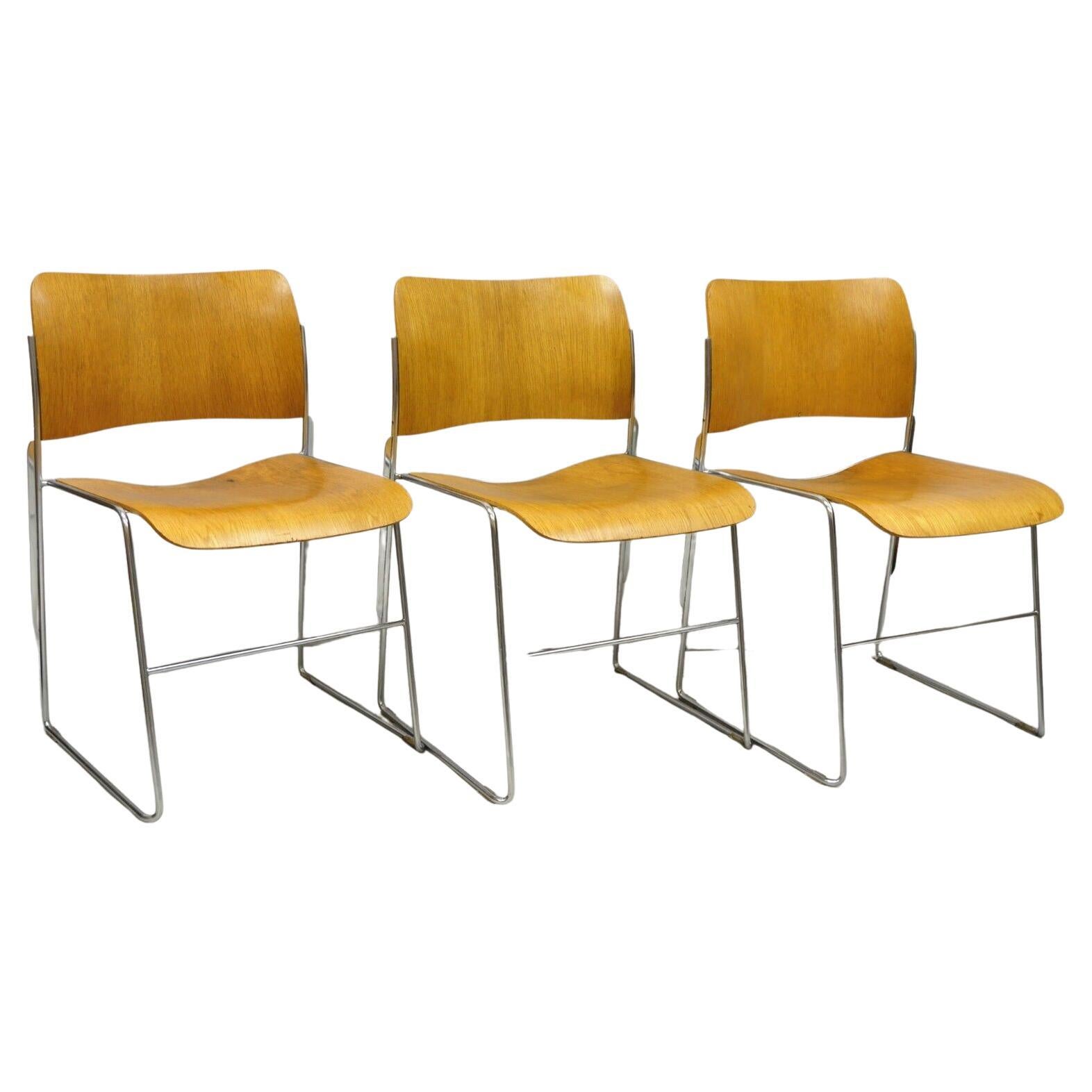 David Rowland lot de 3 chaises d'appoint empilables à cadre chromé en bois cintré 40/4