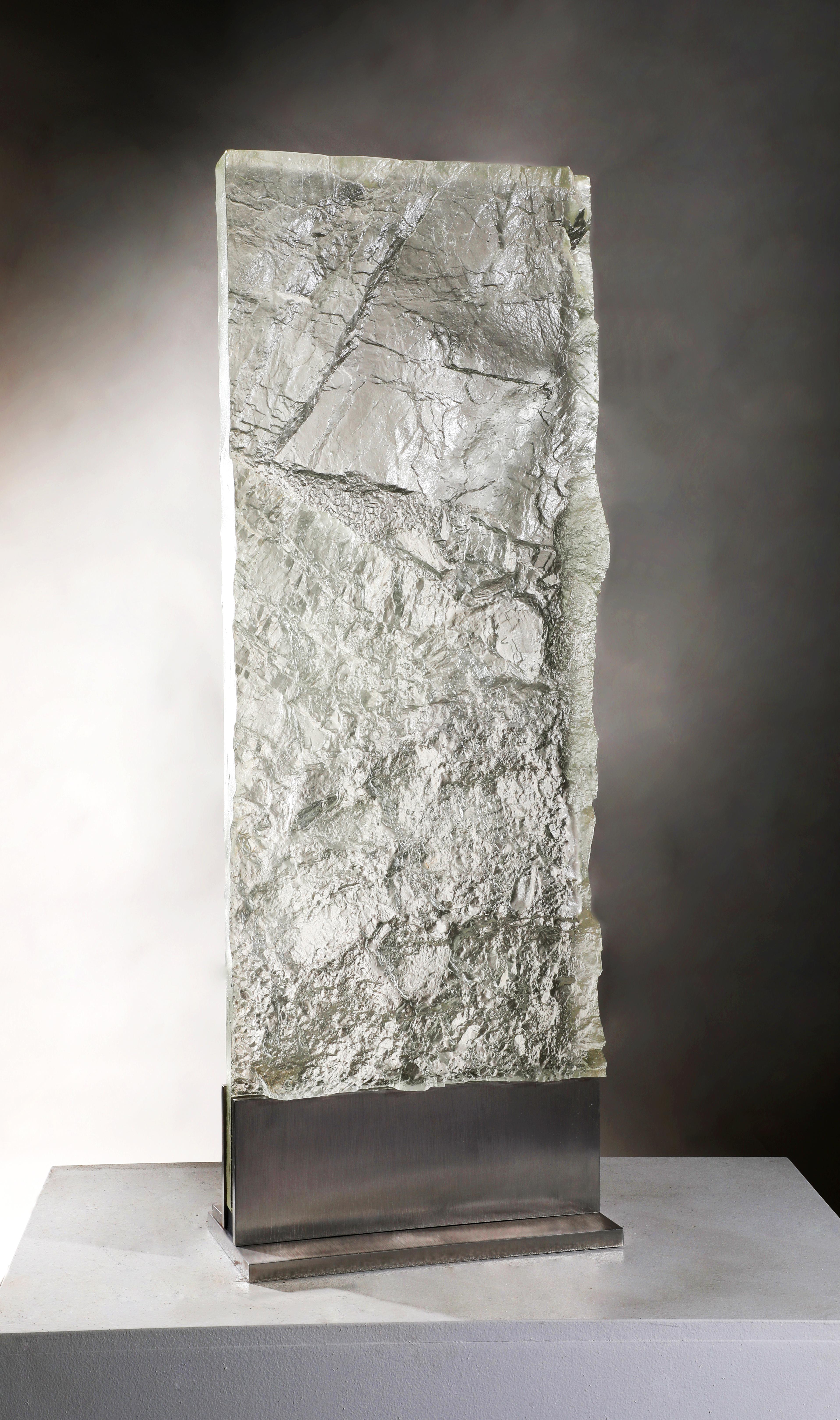 Sculpture contemporaine en verre coulé, « Éditions géologiques n° 7 », 2018 par David Ruth
